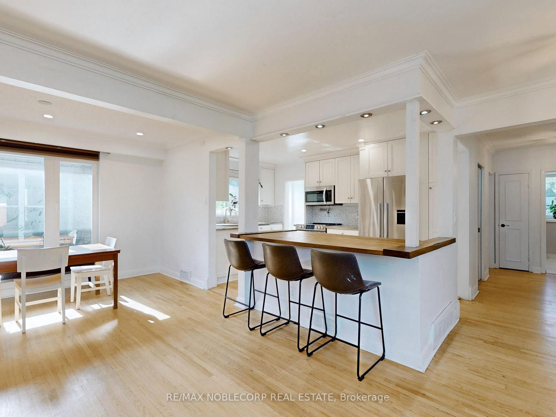 Photo 10 of 100 Rockport Crescent, Richmond Hill, Crosby — HOMEH