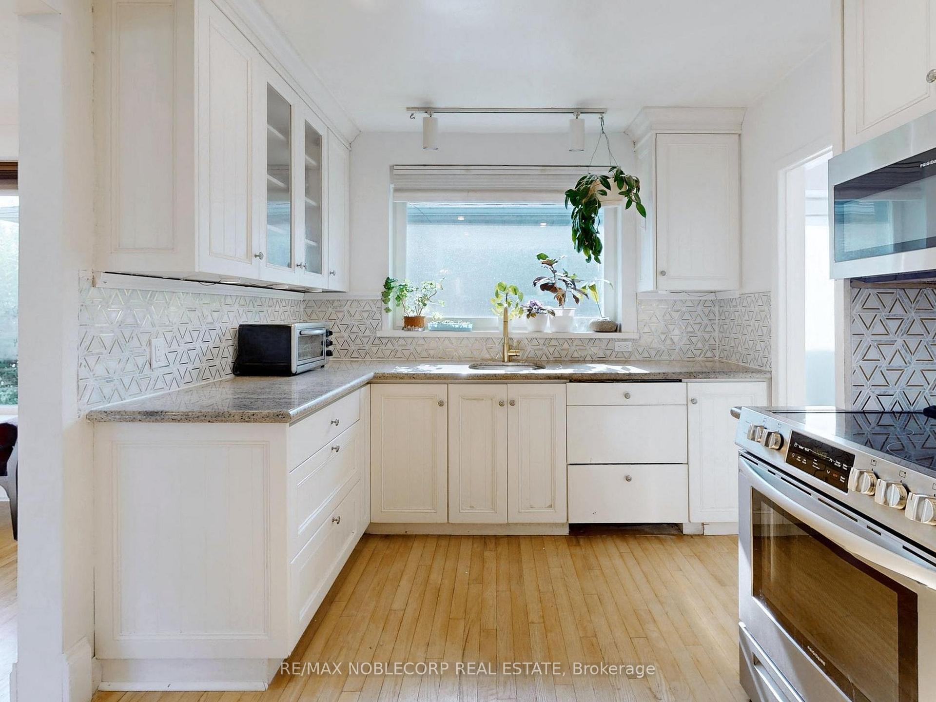 Photo 15 of 100 Rockport Crescent, Richmond Hill, Crosby — HOMEH