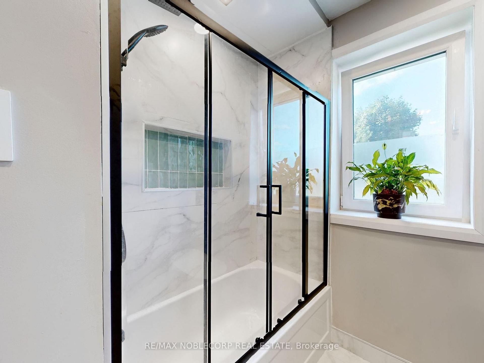 Photo 22 of 100 Rockport Crescent, Richmond Hill, Crosby — HOMEH