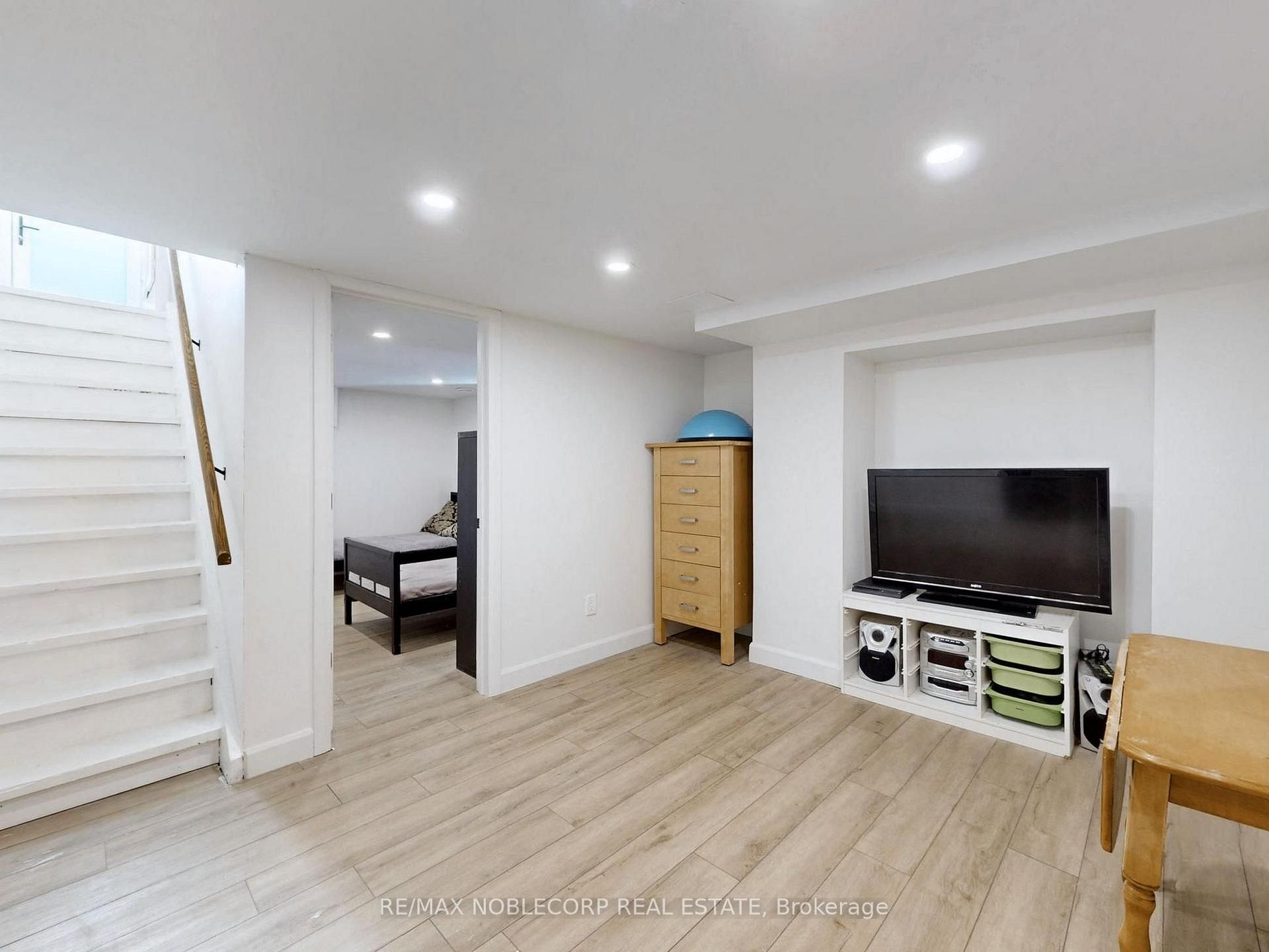 Photo 28 of 100 Rockport Crescent, Richmond Hill, Crosby — HOMEH