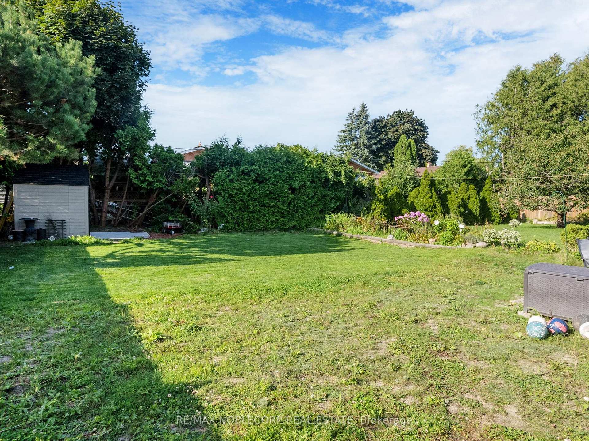 Photo 44 of 100 Rockport Crescent, Richmond Hill, Crosby — HOMEH