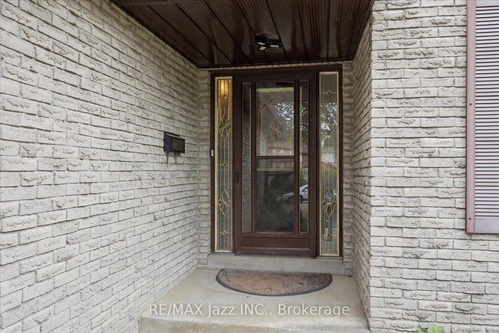 Photo 2 of 28 Jubilee Court, Whitby, Blue Grass Meadows — HOMEH