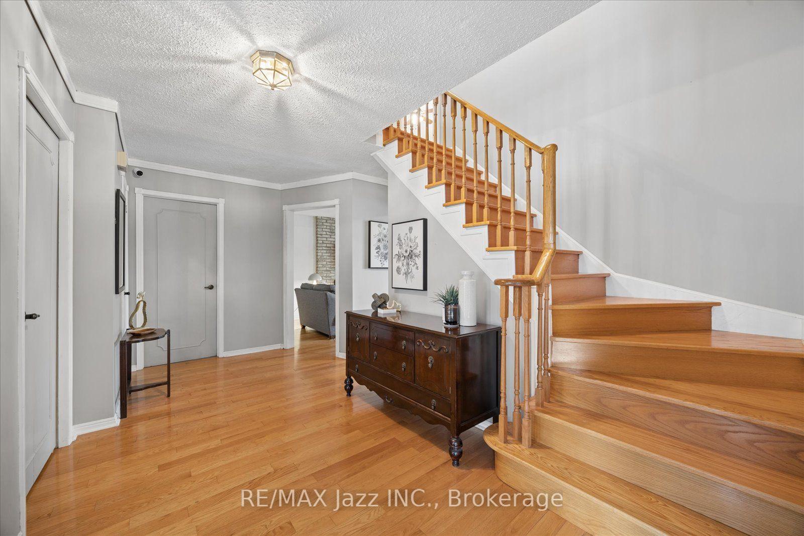 Photo 3 of 28 Jubilee Court, Whitby, Blue Grass Meadows — HOMEH