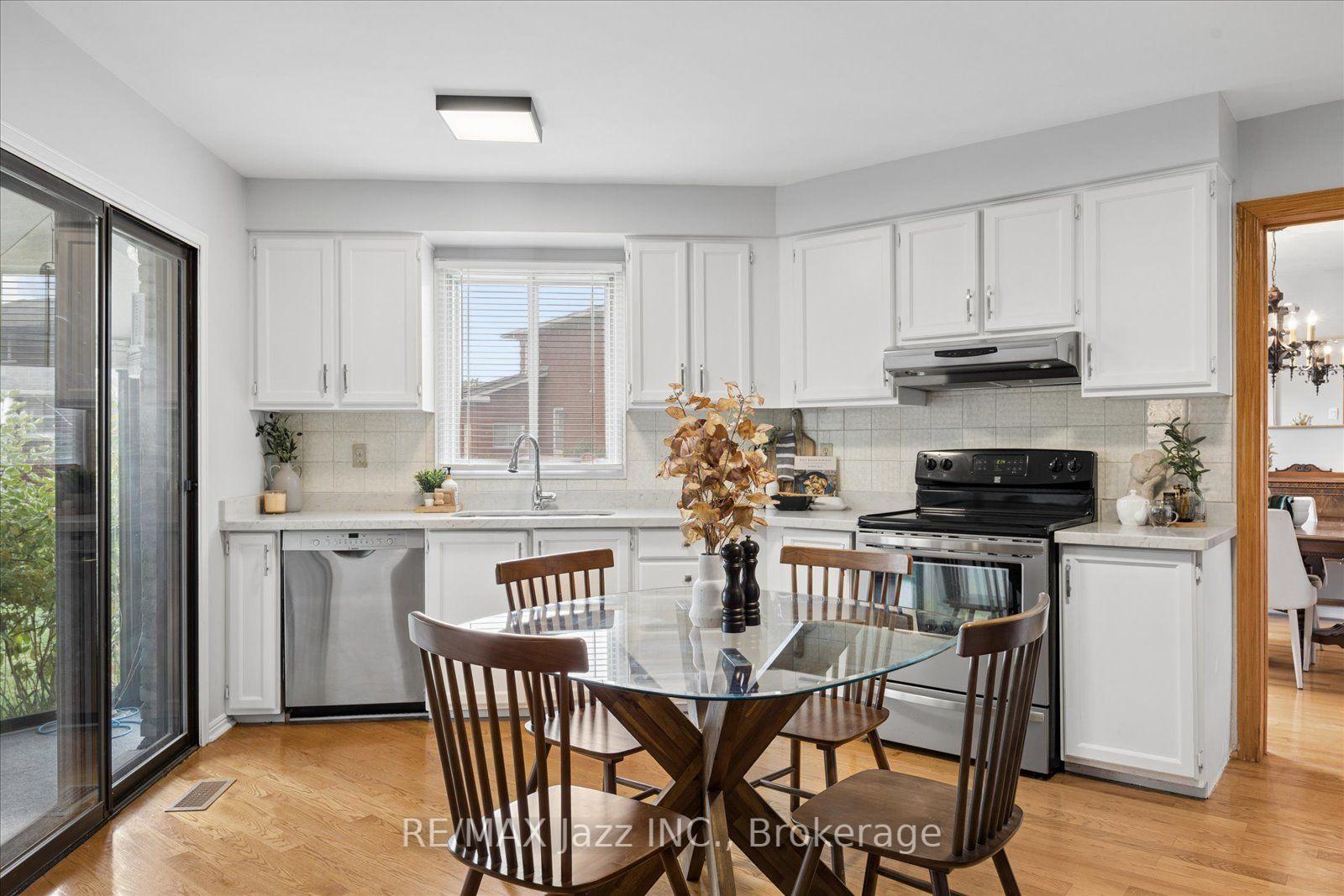 Photo 4 of 28 Jubilee Court, Whitby, Blue Grass Meadows — HOMEH
