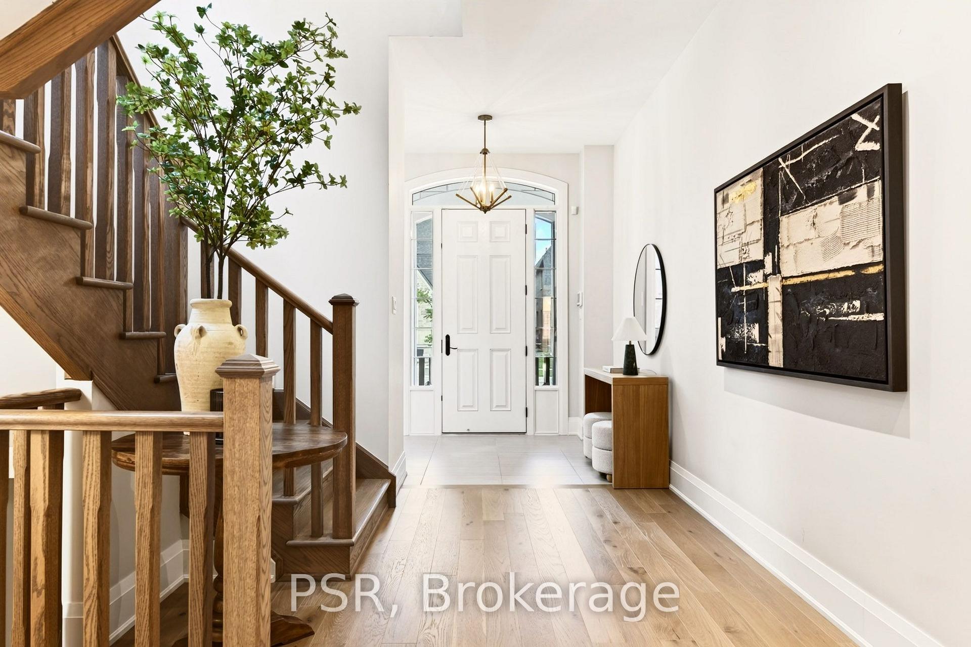 Photo 4 of 33 Pine Heights Drive, Vaughan, Vellore Village — HOMEH