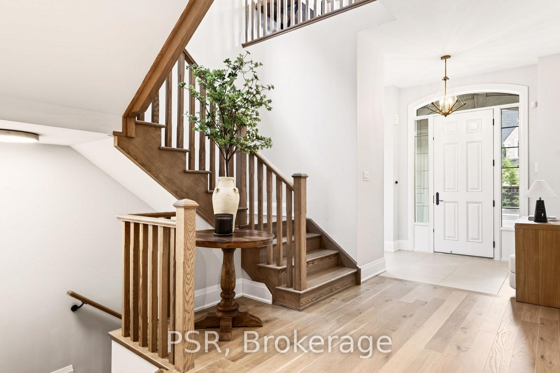 Photo 5 of 33 Pine Heights Drive, Vaughan, Vellore Village — HOMEH
