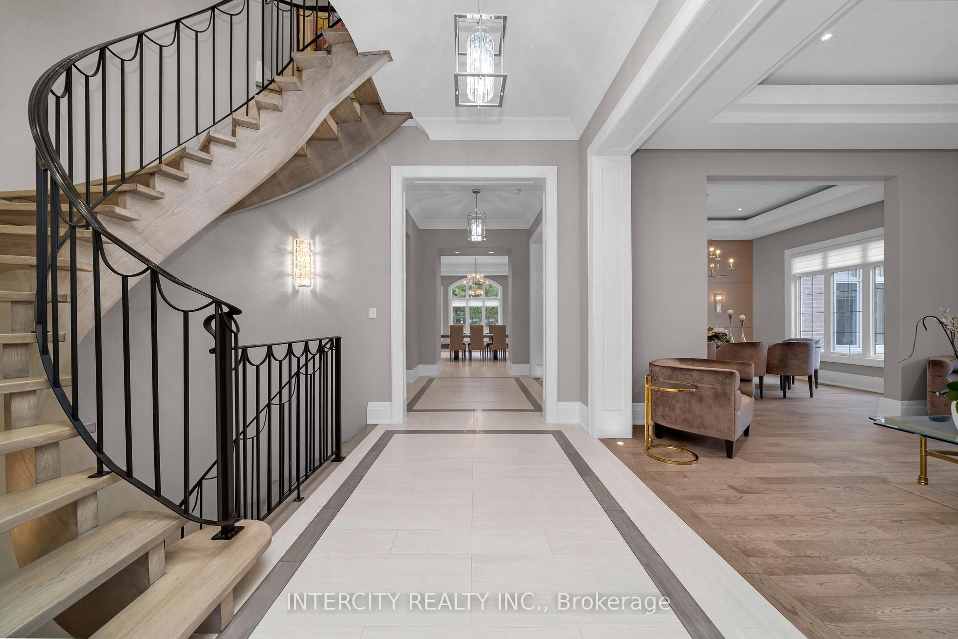 Photo 3 of 34 Rosebud Court, Vaughan, Kleinburg — HOMEH