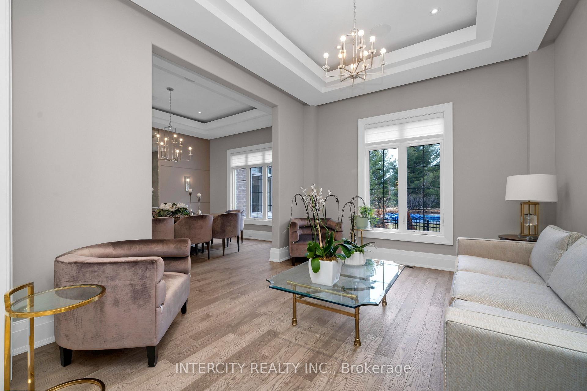 Photo 4 of 34 Rosebud Court, Vaughan, Kleinburg — HOMEH