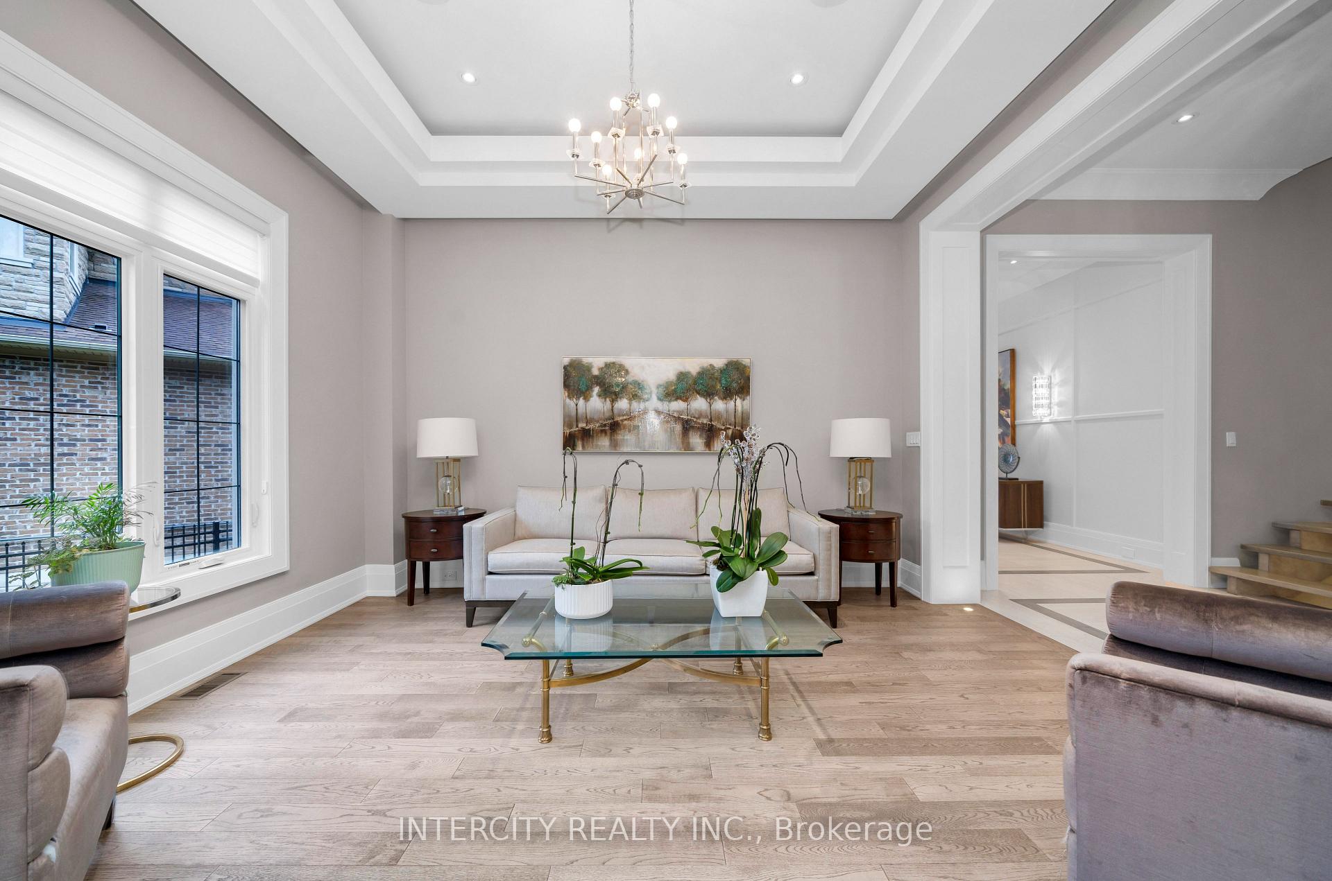 Photo 5 of 34 Rosebud Court, Vaughan, Kleinburg — HOMEH