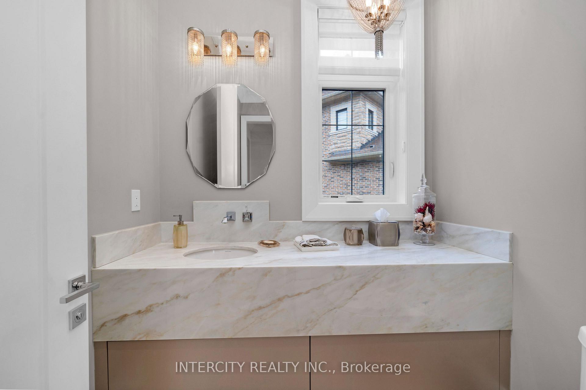 Photo 15 of 34 Rosebud Court, Vaughan, Kleinburg — HOMEH