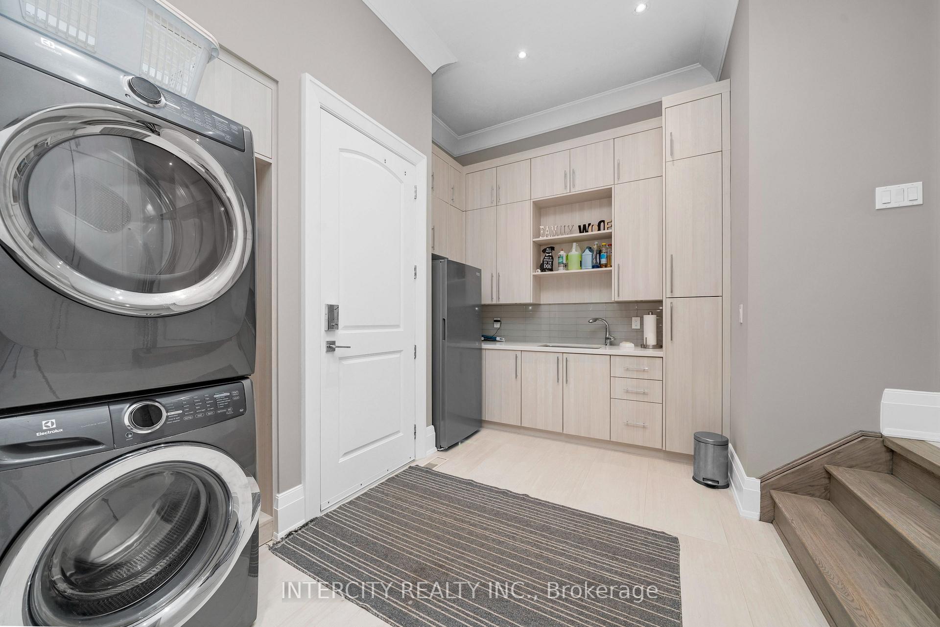 Photo 16 of 34 Rosebud Court, Vaughan, Kleinburg — HOMEH