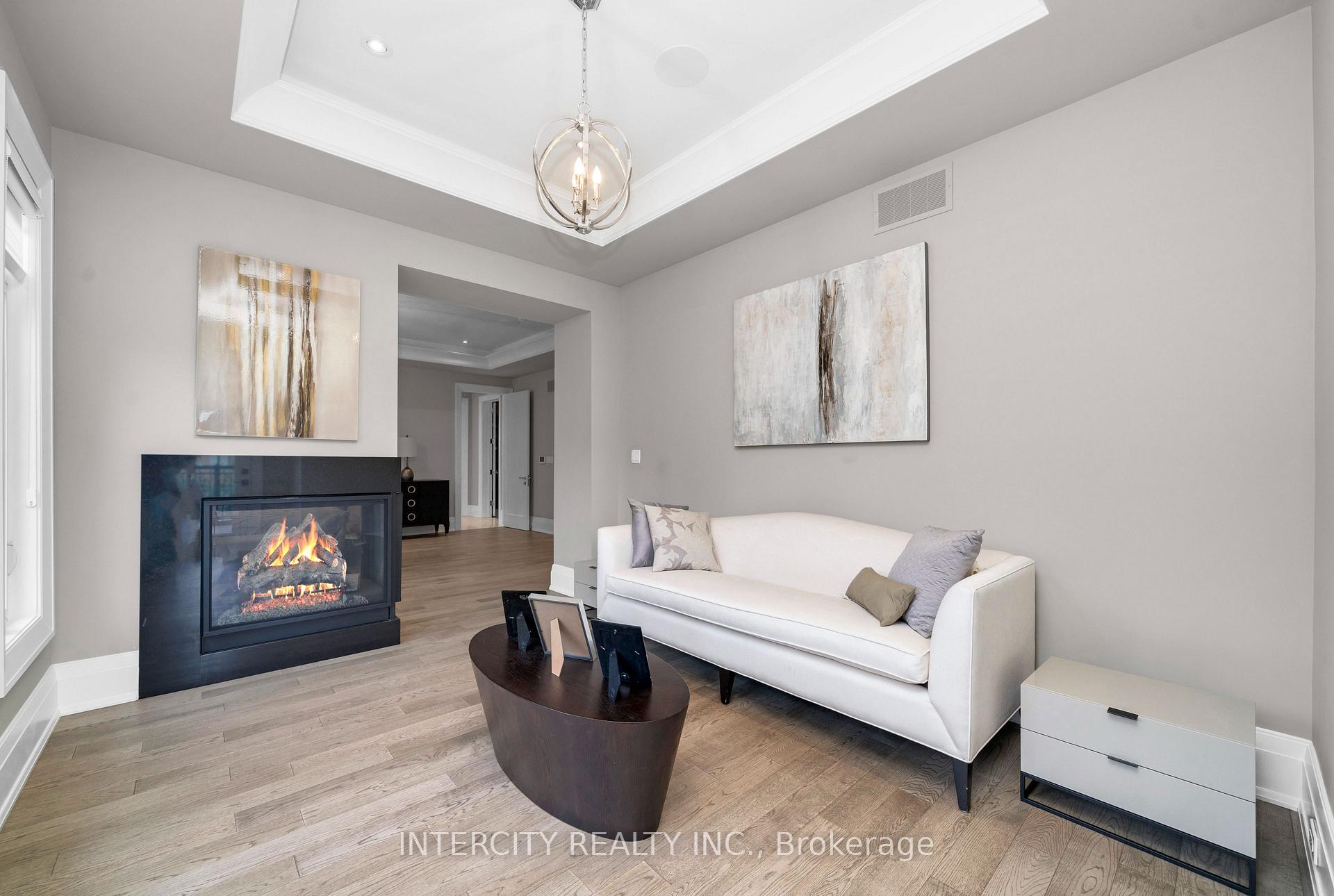 Photo 19 of 34 Rosebud Court, Vaughan, Kleinburg — HOMEH