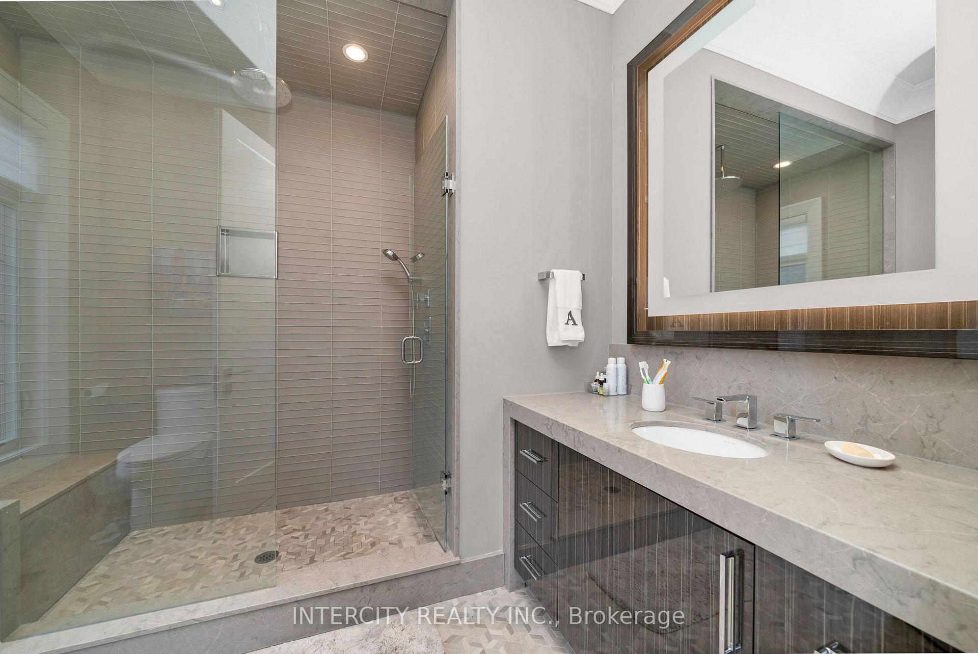 Photo 30 of 34 Rosebud Court, Vaughan, Kleinburg — HOMEH