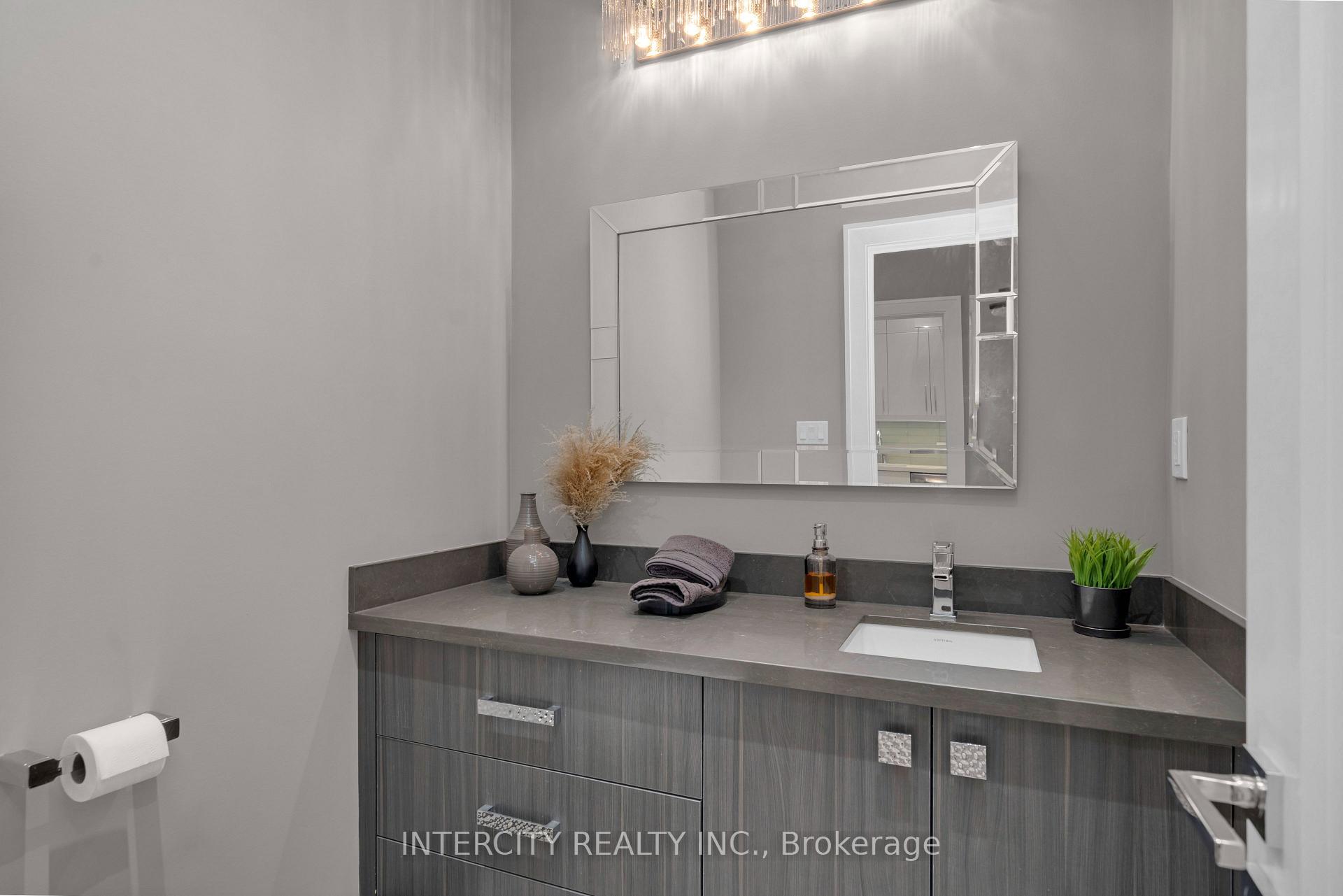 Photo 37 of 34 Rosebud Court, Vaughan, Kleinburg — HOMEH
