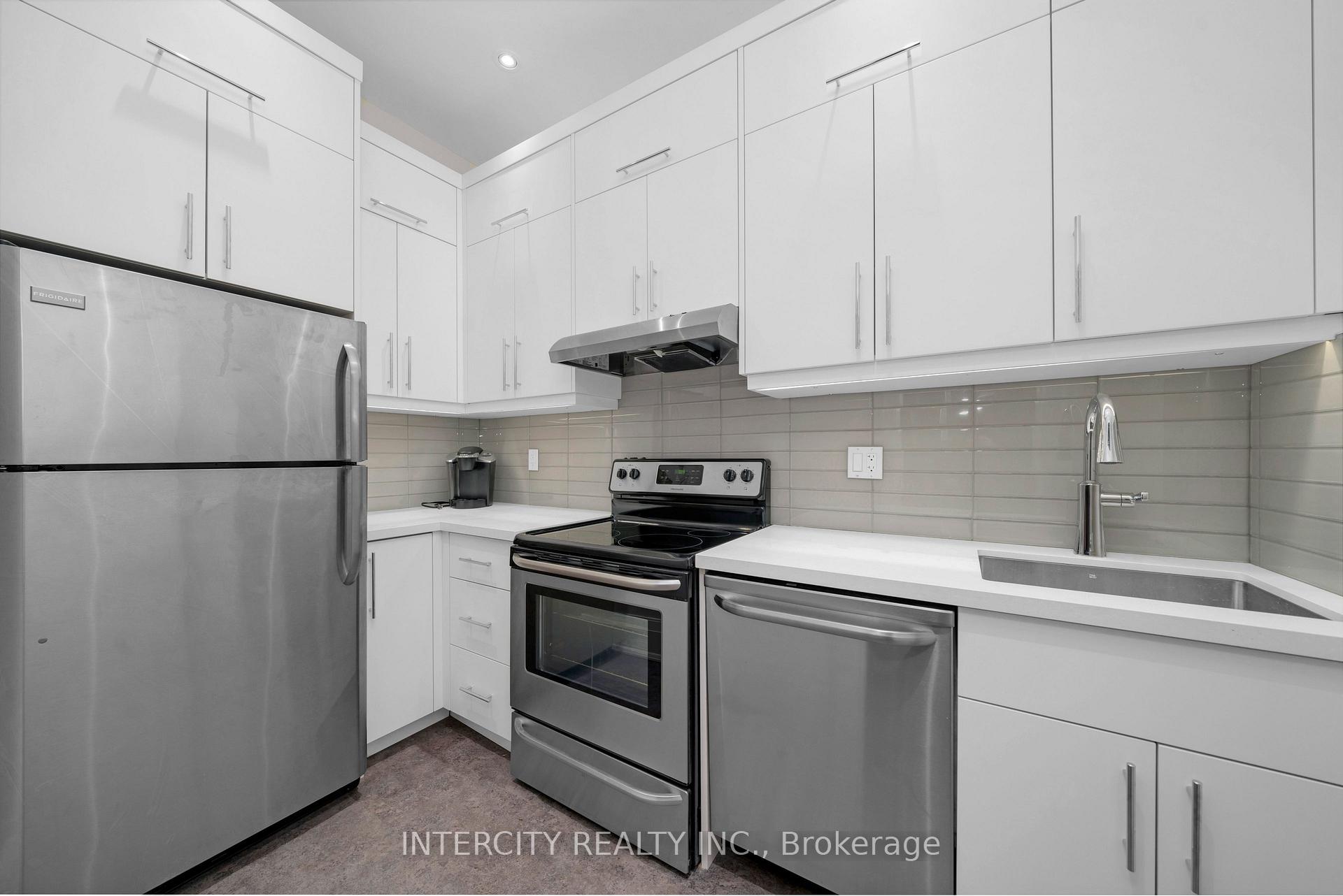 Photo 38 of 34 Rosebud Court, Vaughan, Kleinburg — HOMEH