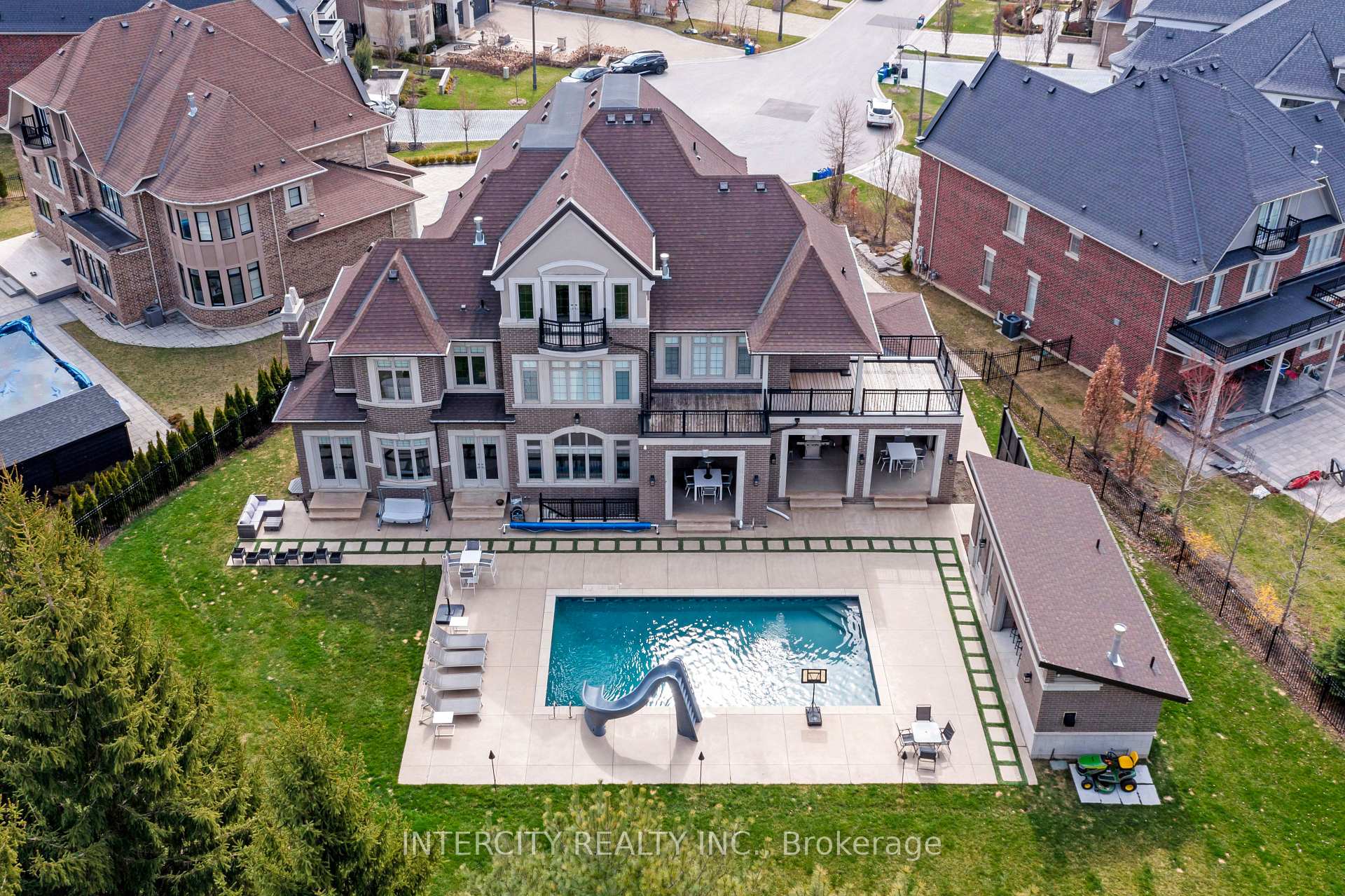 Photo 41 of 34 Rosebud Court, Vaughan, Kleinburg — HOMEH