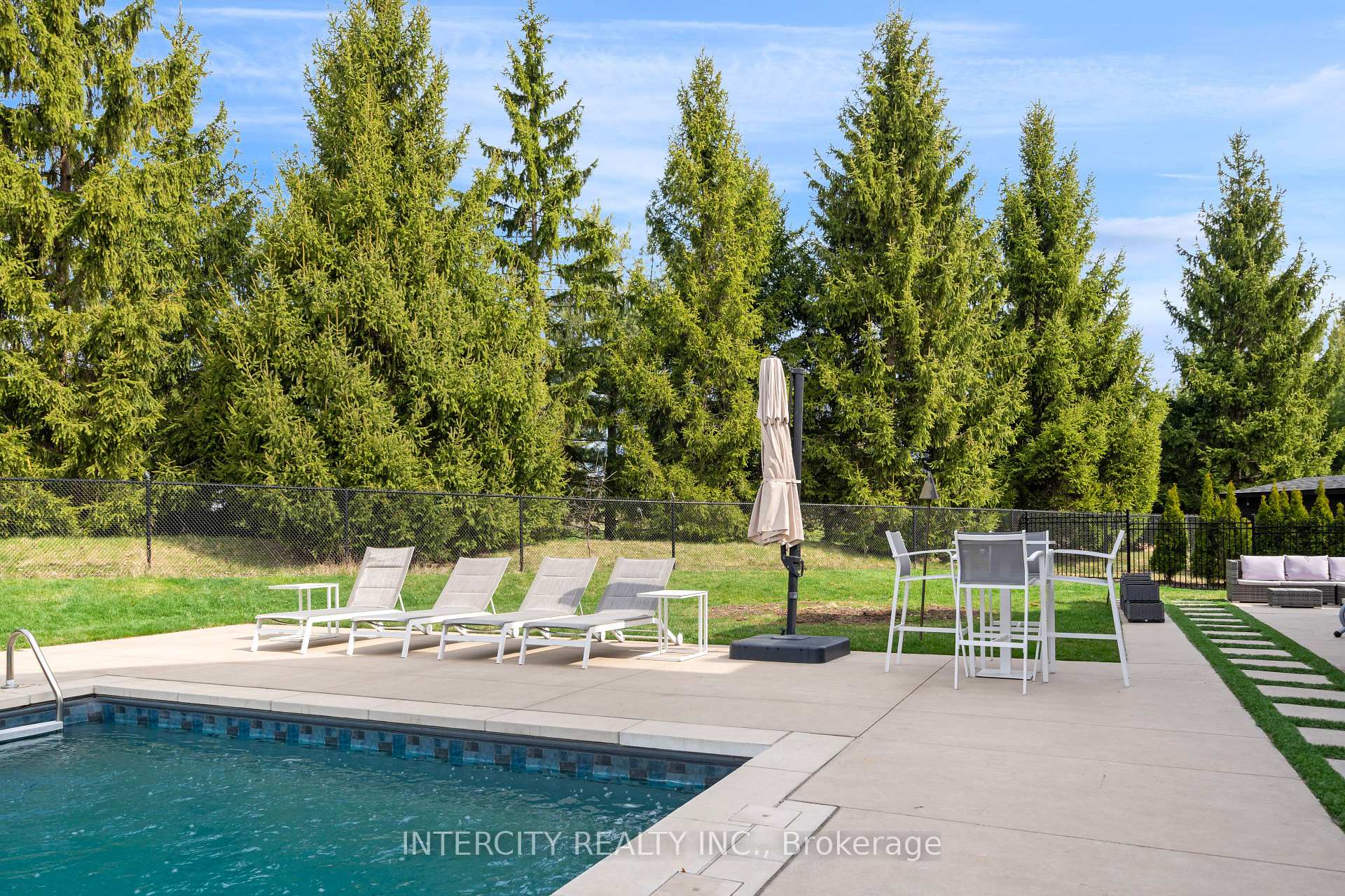 Photo 47 of 34 Rosebud Court, Vaughan, Kleinburg — HOMEH