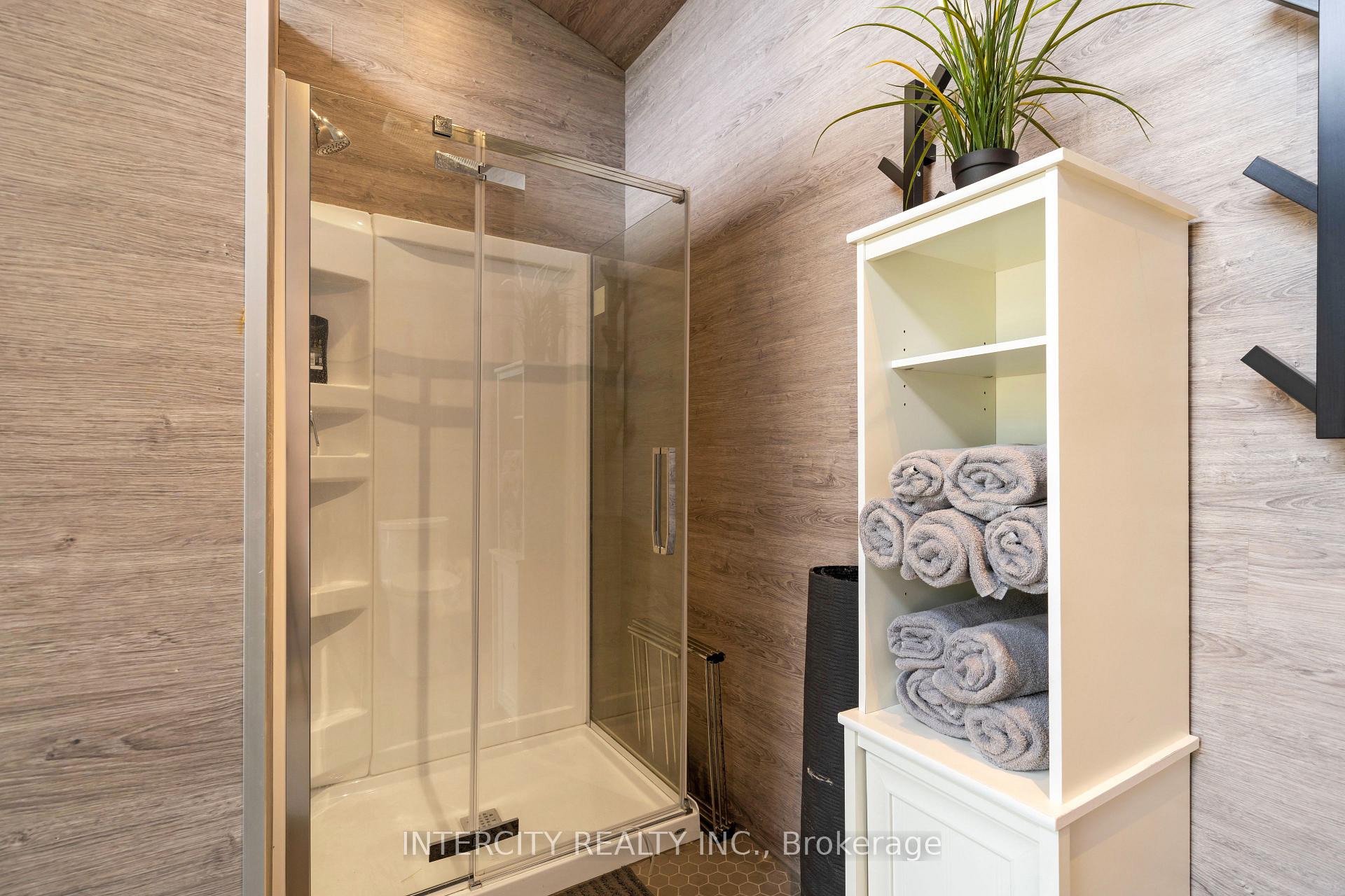 Photo 49 of 34 Rosebud Court, Vaughan, Kleinburg — HOMEH