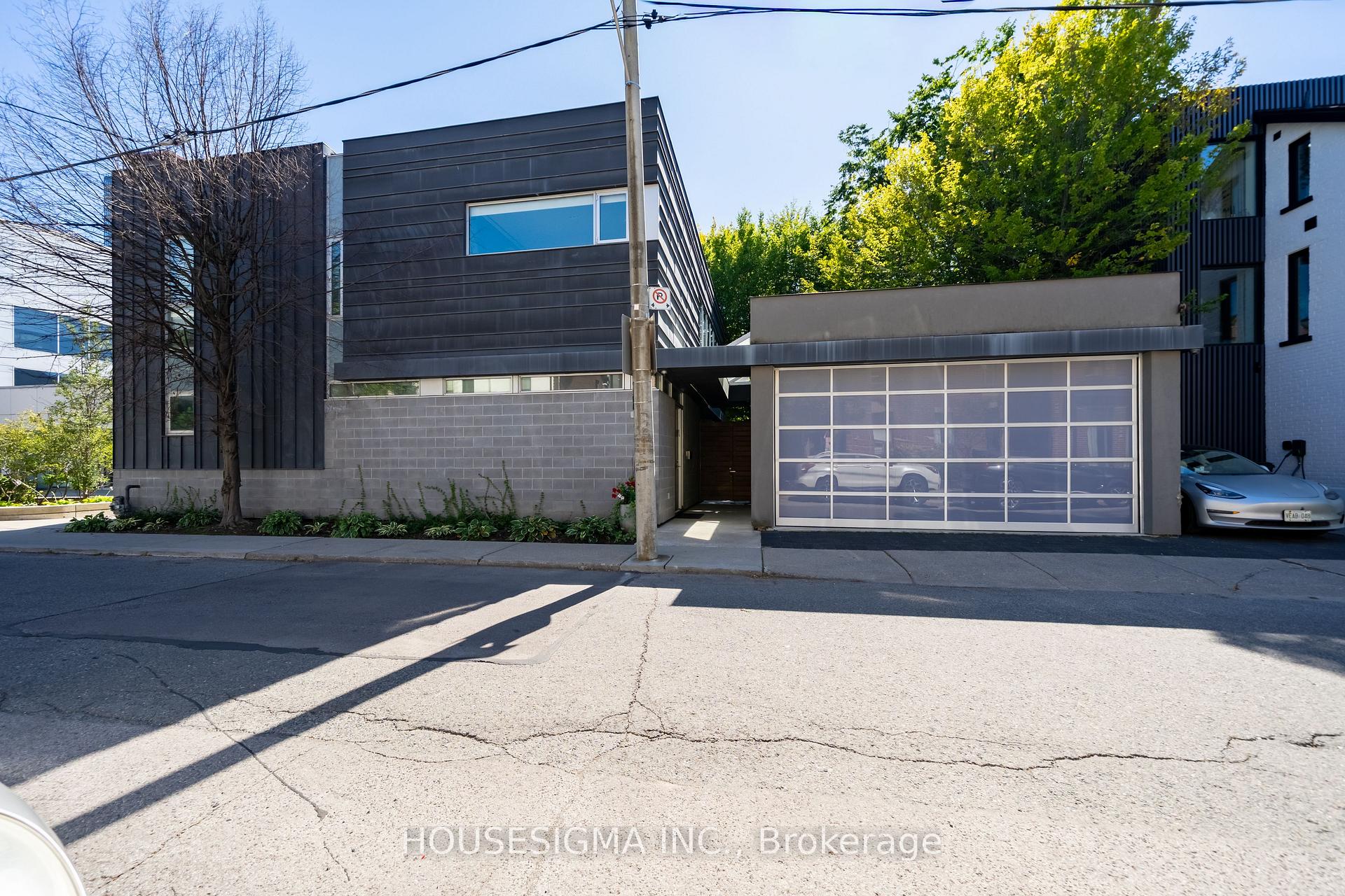 Photo 1 of 11 Bishop Street, Toronto, The Annex — HOMEH