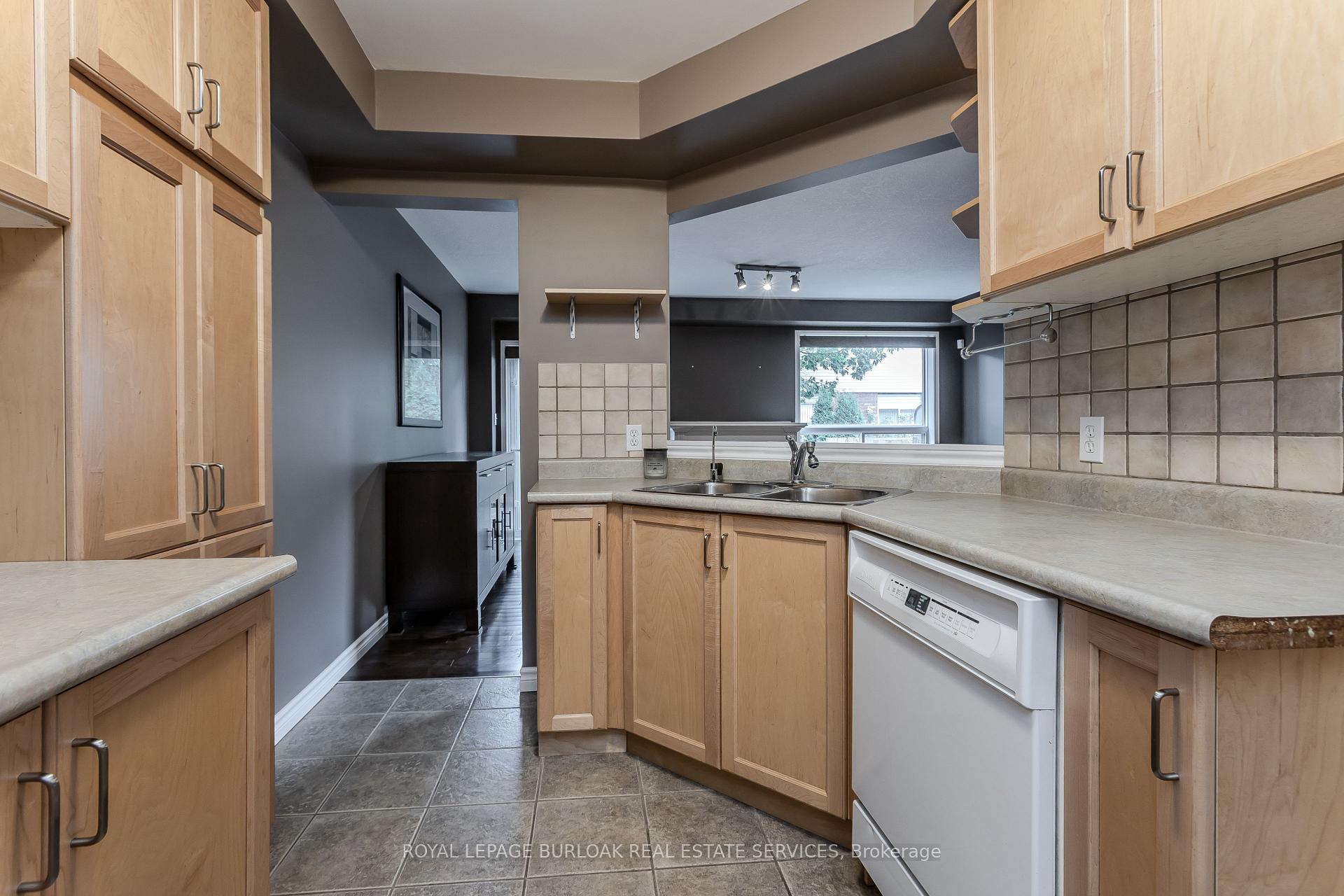 Photo 10 of Unit 17, 348 Highland Road, Hamilton, Stoney Creek Mountain — HOMEH