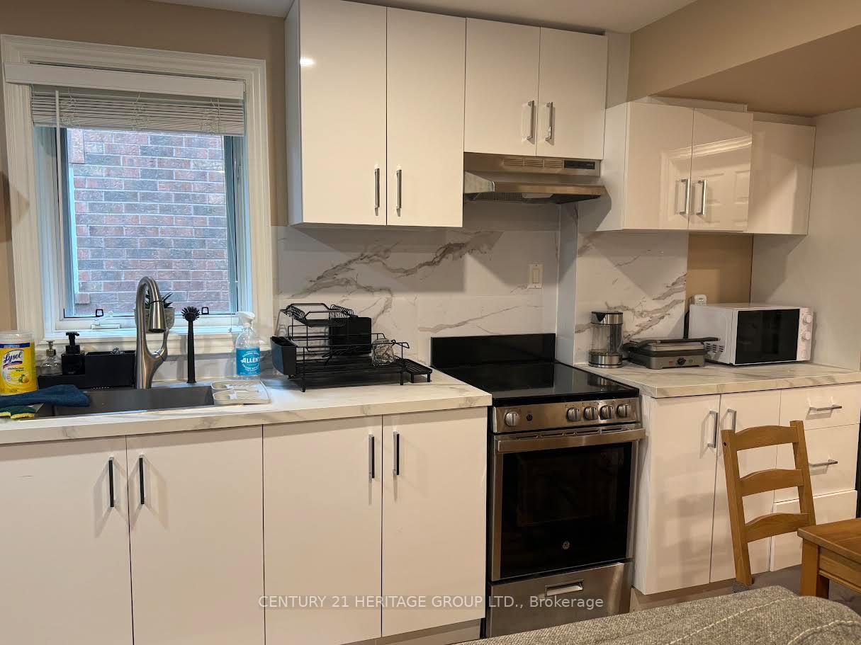 Photo 4 of Unit Bsmt, 154 Hollandview Trail, Aurora, Bayview Wellington — HOMEH