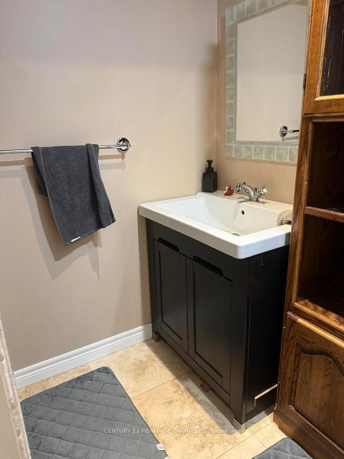 Photo 6 of Unit Bsmt, 154 Hollandview Trail, Aurora, Bayview Wellington — HOMEH