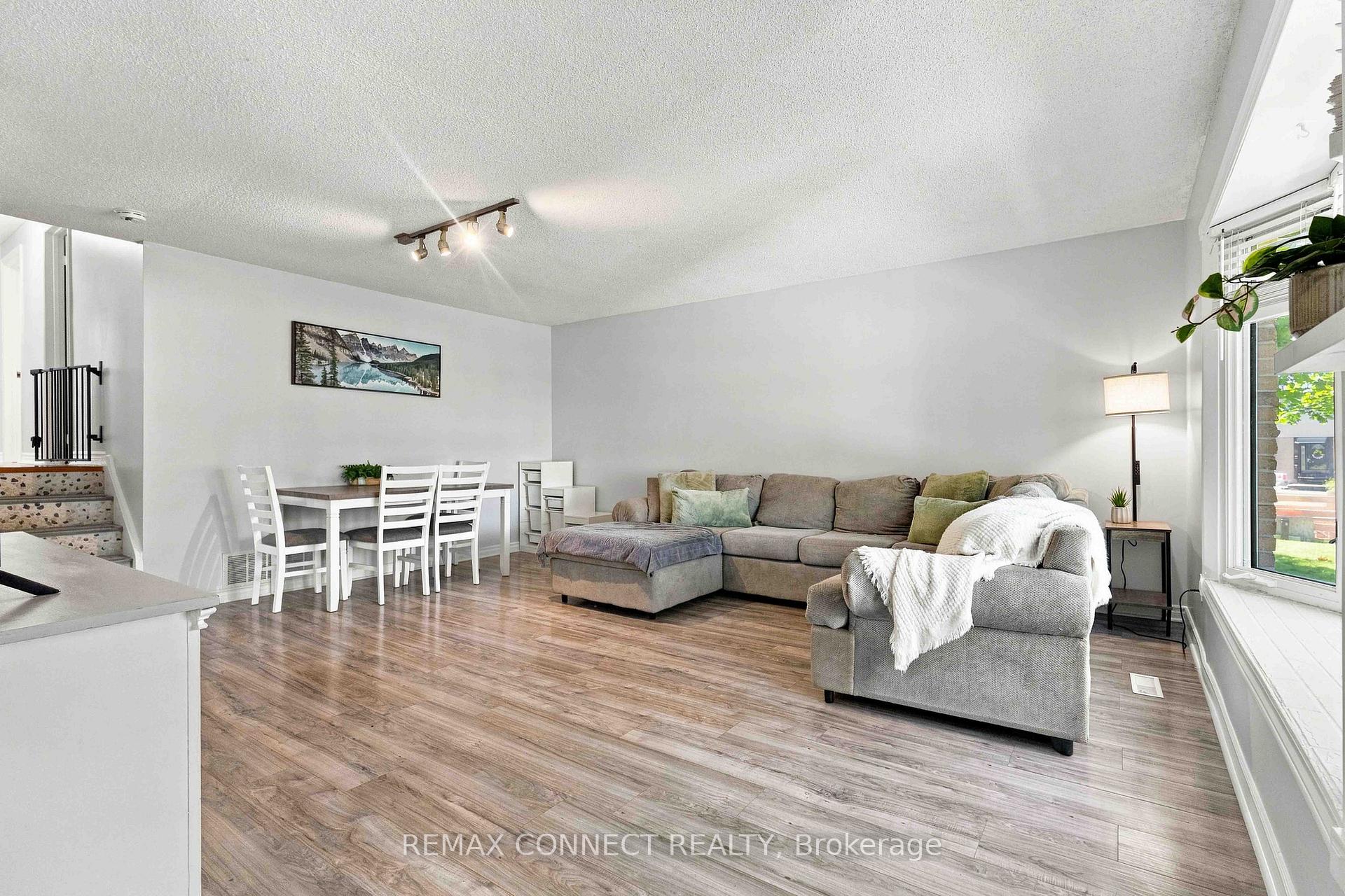 Photo 5 of 31 Roser Crescent, Clarington, Bowmanville — HOMEH