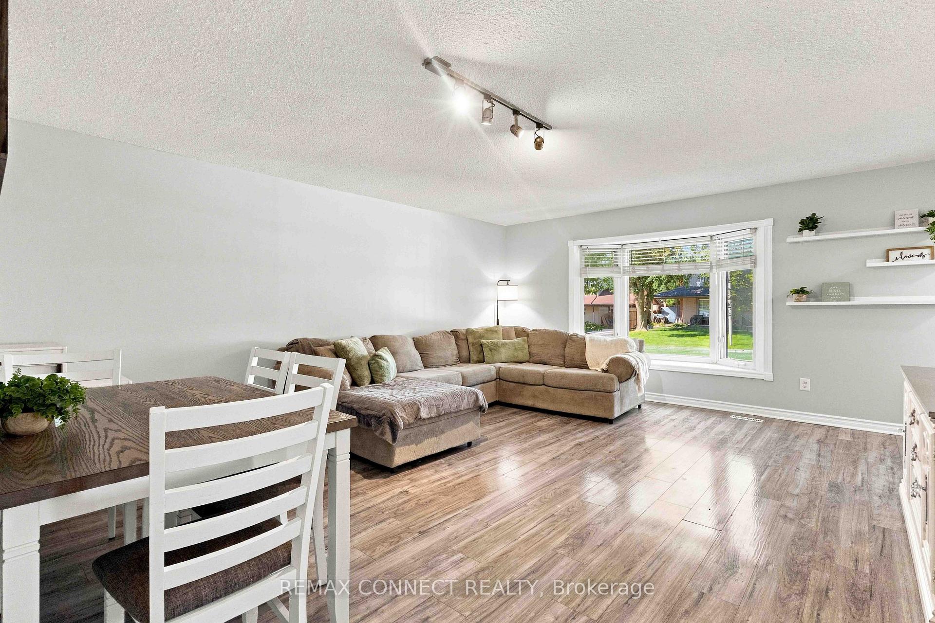 Photo 6 of 31 Roser Crescent, Clarington, Bowmanville — HOMEH