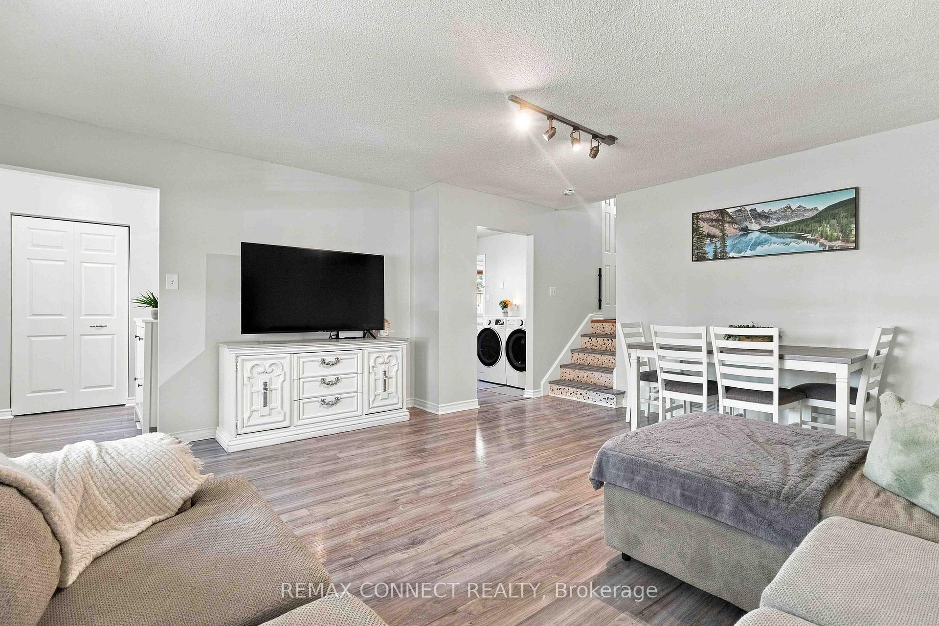 Photo 8 of 31 Roser Crescent, Clarington, Bowmanville — HOMEH
