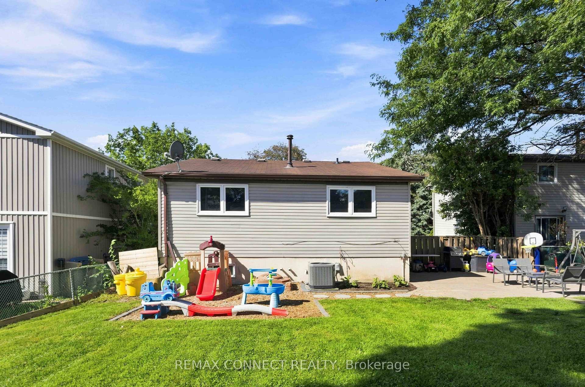 Photo 39 of 31 Roser Crescent, Clarington, Bowmanville — HOMEH