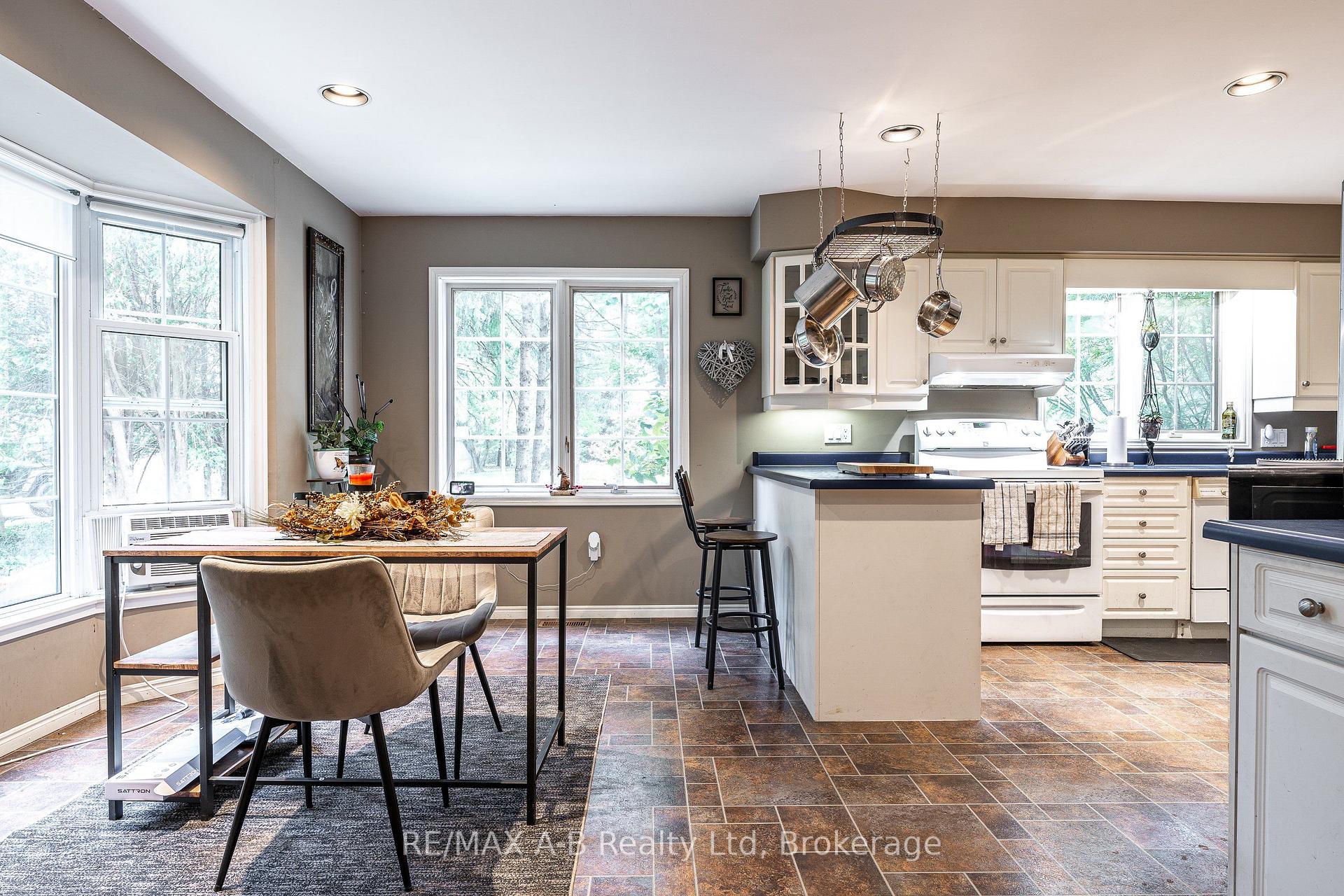 Photo 23 of 4811 Whalen Line, Lucan Biddulph, Prospect Hill — HOMEH