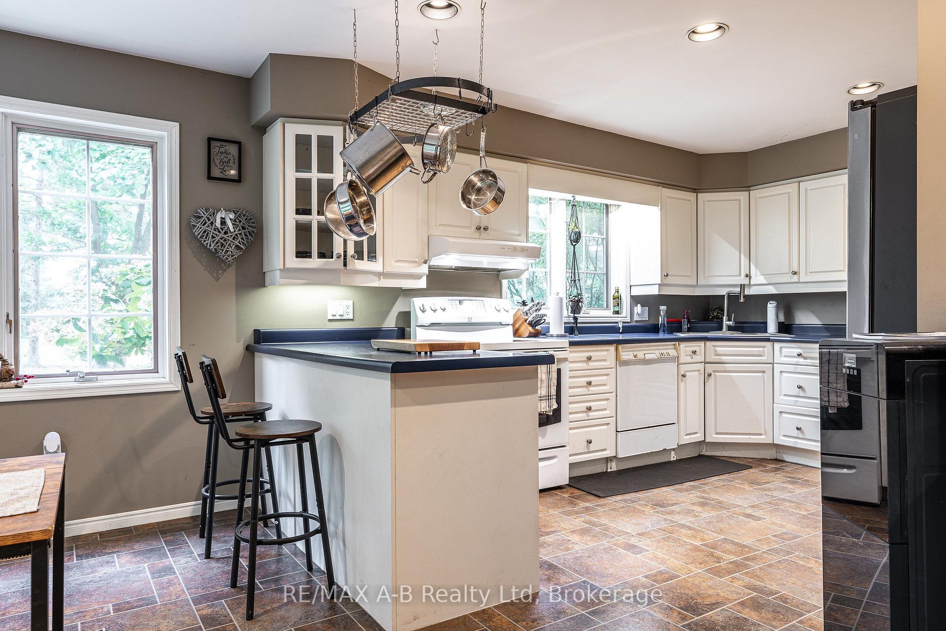 Photo 25 of 4811 Whalen Line, Lucan Biddulph, Prospect Hill — HOMEH