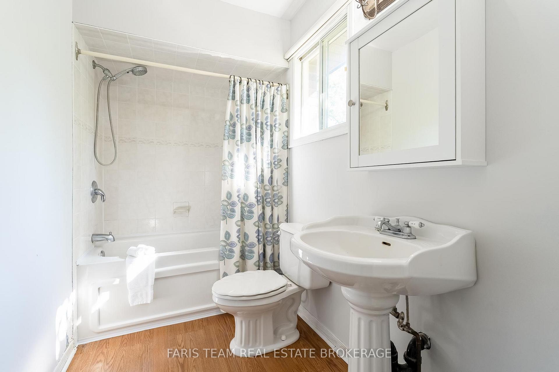 Photo 25 of 1 Susan Place, Barrie, Sunnidale — HOMEH