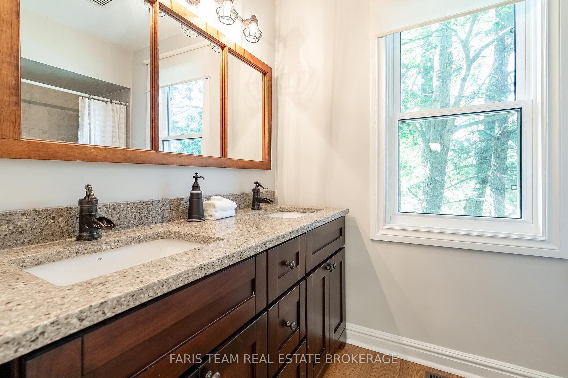 Photo 29 of 1 Susan Place, Barrie, Sunnidale — HOMEH