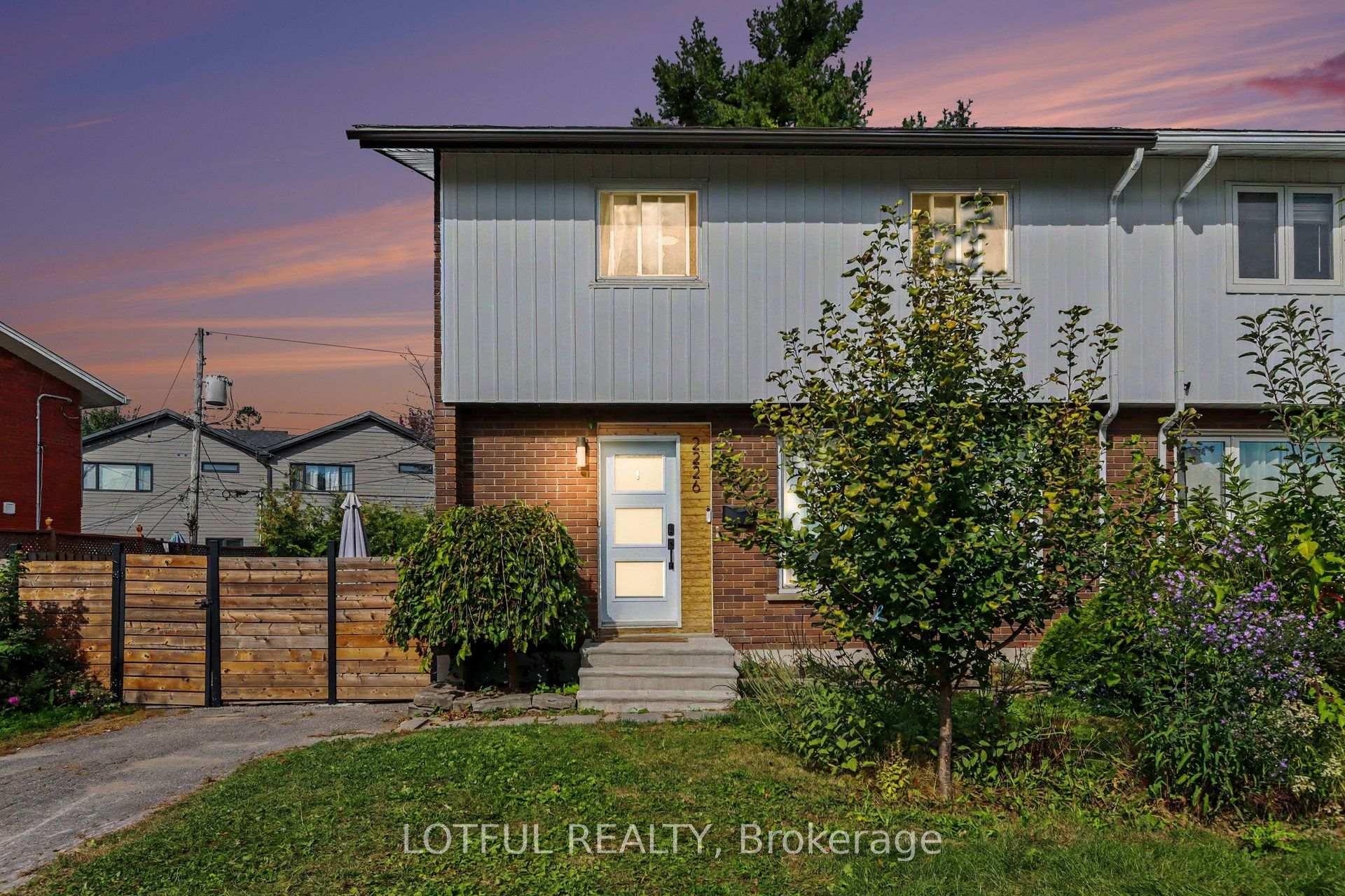 Photo 1 of 2226 Saunderson Drive, Ottawa, Elmvale Acres/Urbandale — HOMEH