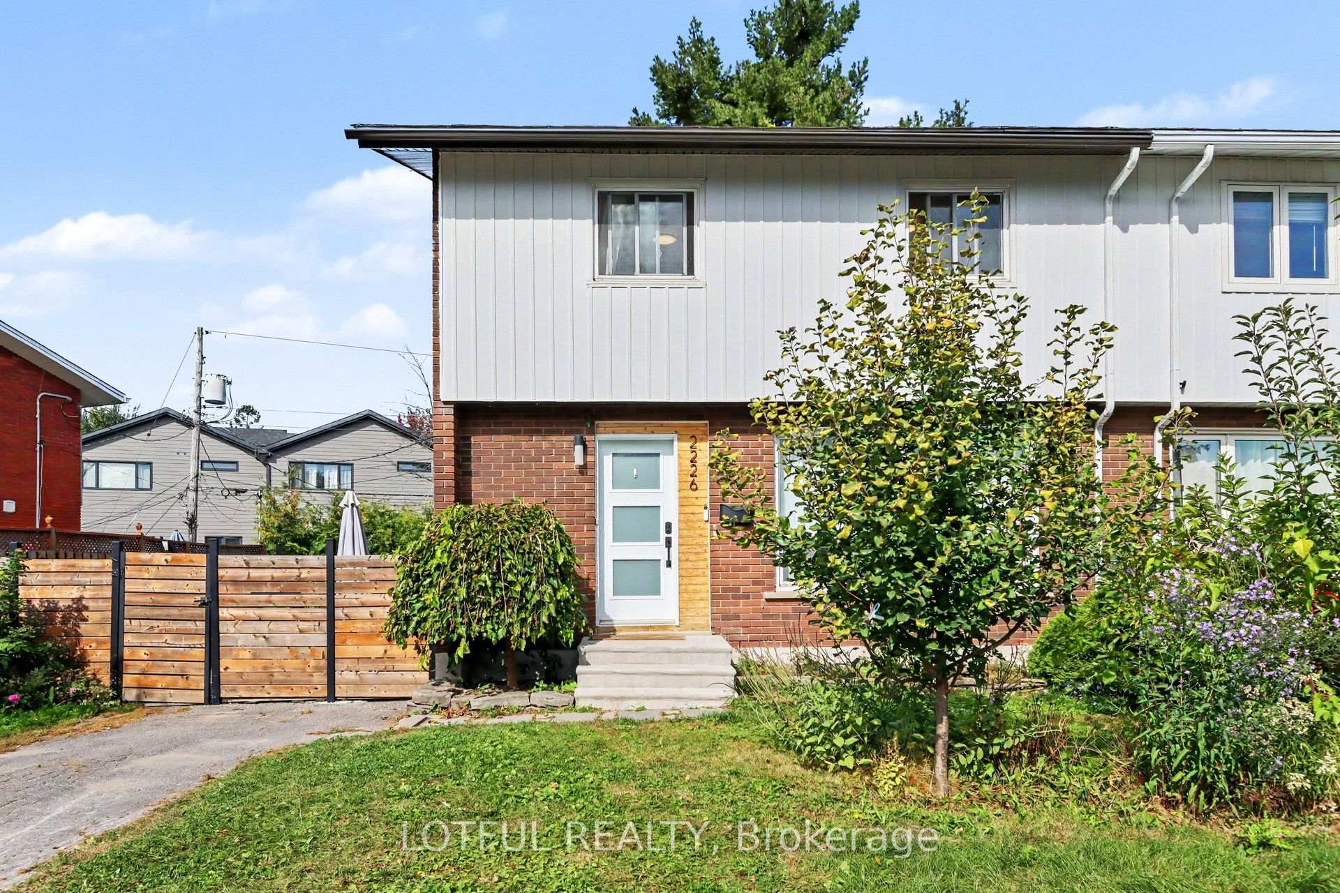 Photo 2 of 2226 Saunderson Drive, Ottawa, Elmvale Acres/Urbandale — HOMEH