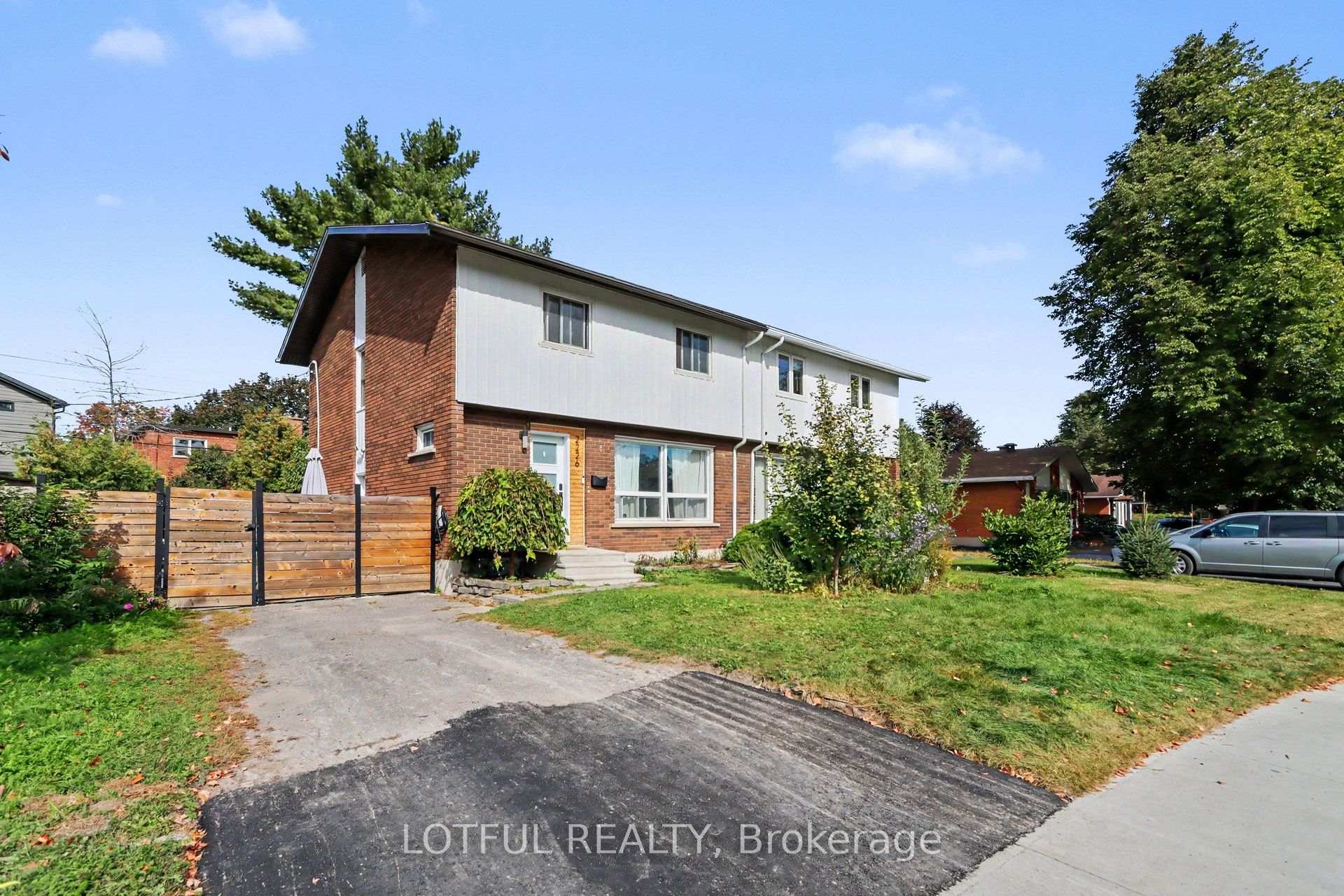 Photo 3 of 2226 Saunderson Drive, Ottawa, Elmvale Acres/Urbandale — HOMEH