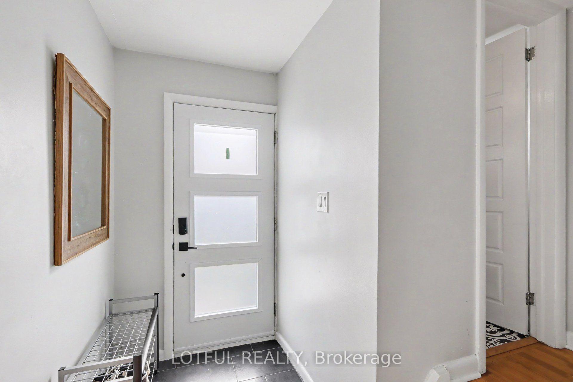 Photo 4 of 2226 Saunderson Drive, Ottawa, Elmvale Acres/Urbandale — HOMEH
