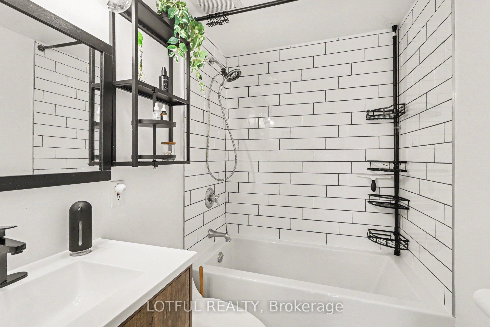 Photo 15 of 2226 Saunderson Drive, Ottawa, Elmvale Acres/Urbandale — HOMEH