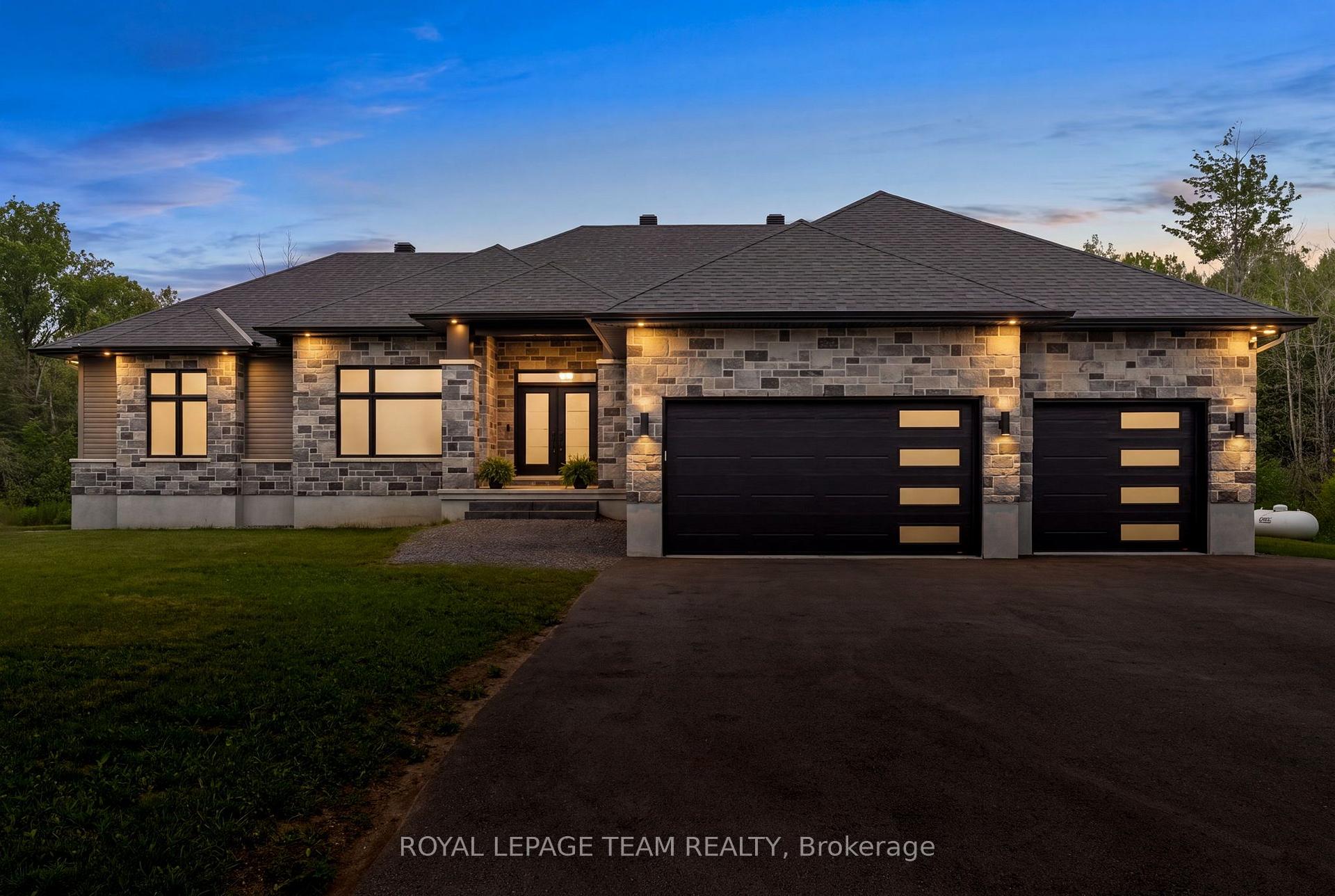 Photo 1 of 176 Country Meadow Drive, Ottawa, Huntley Ward (North West) — HOMEH