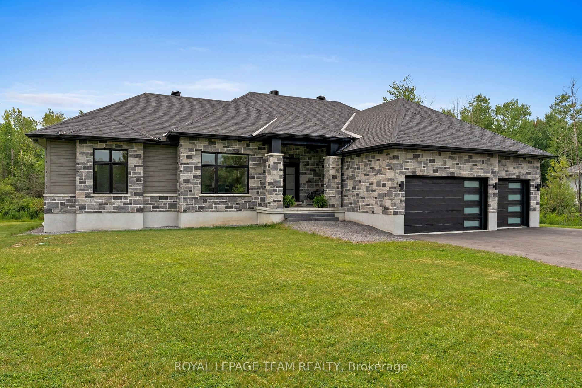 Photo 2 of 176 Country Meadow Drive, Ottawa, Huntley Ward (North West) — HOMEH