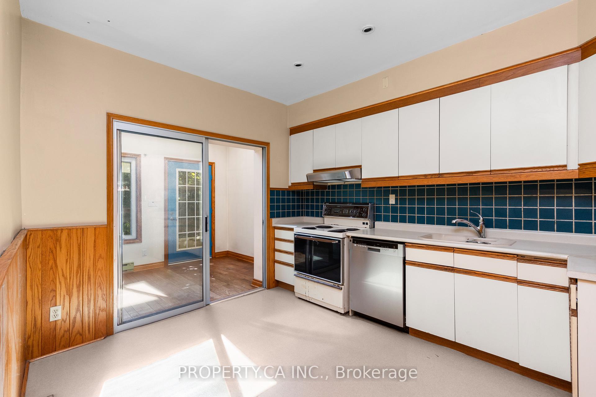 Photo 10 of 131 Pearson Avenue, Toronto, Roncesvalles — HOMEH