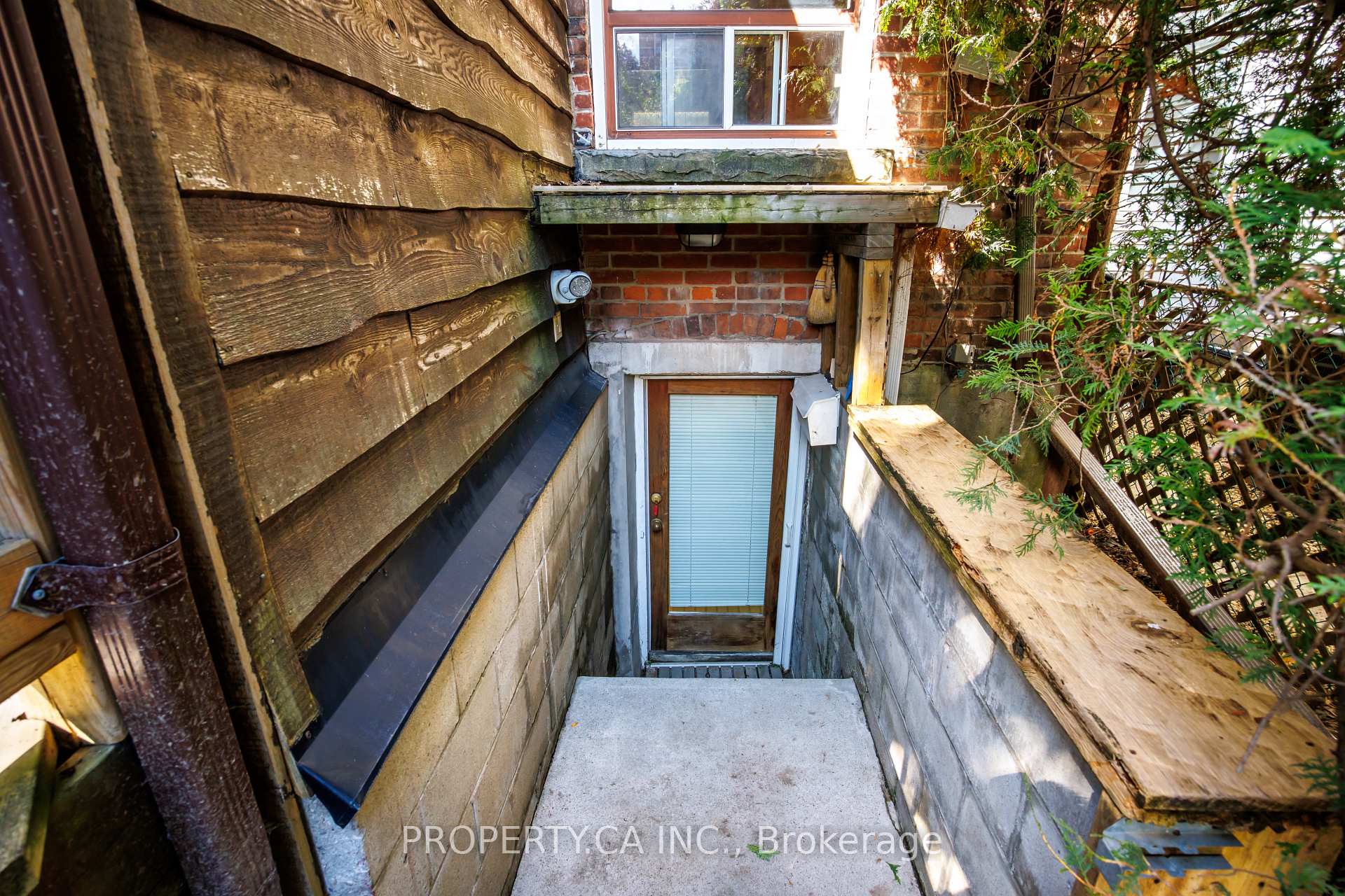 Photo 32 of 131 Pearson Avenue, Toronto, Roncesvalles — HOMEH