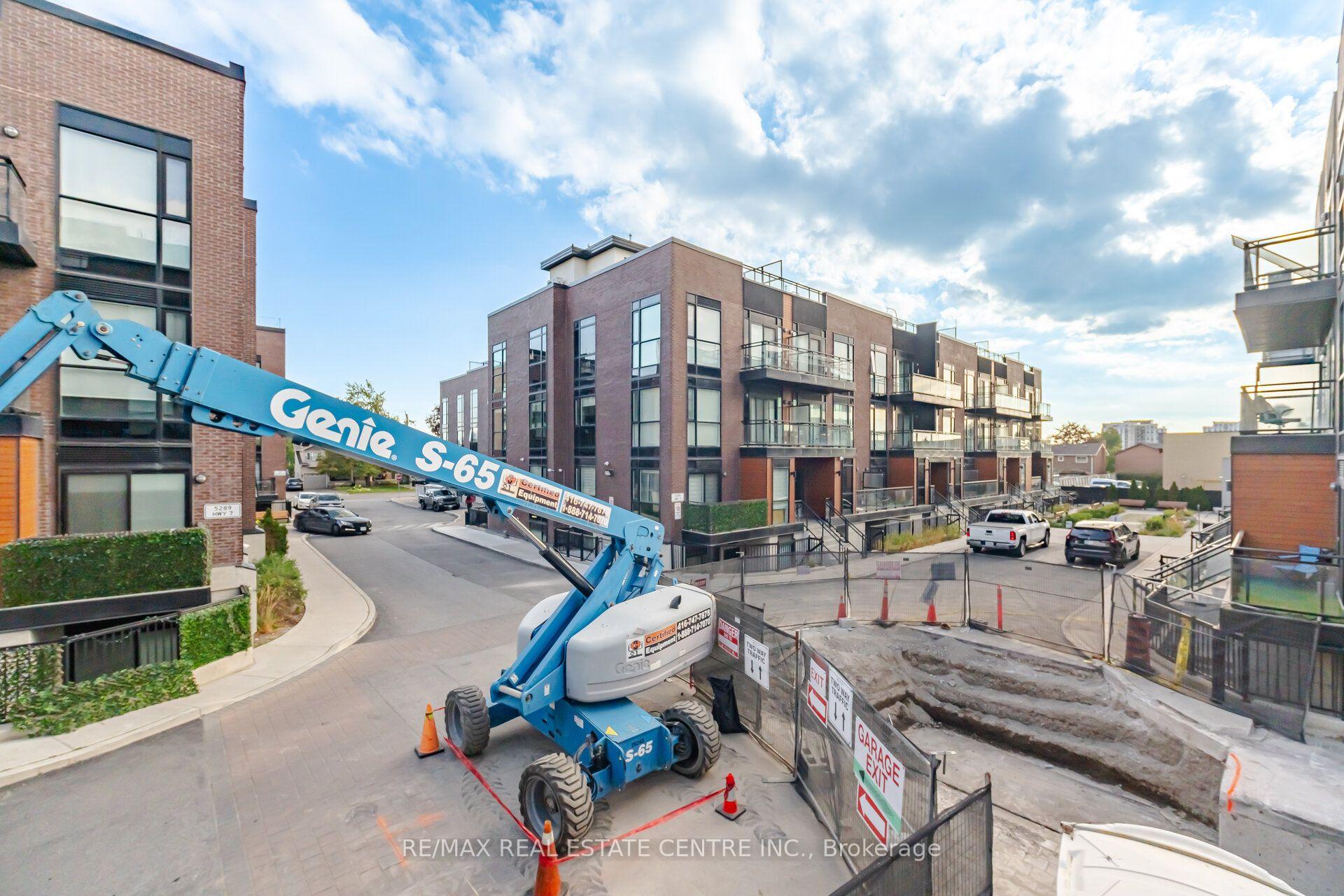 Photo 2 of Unit 1402, 5279 Highway 7, Vaughan, Vaughan Grove — HOMEH