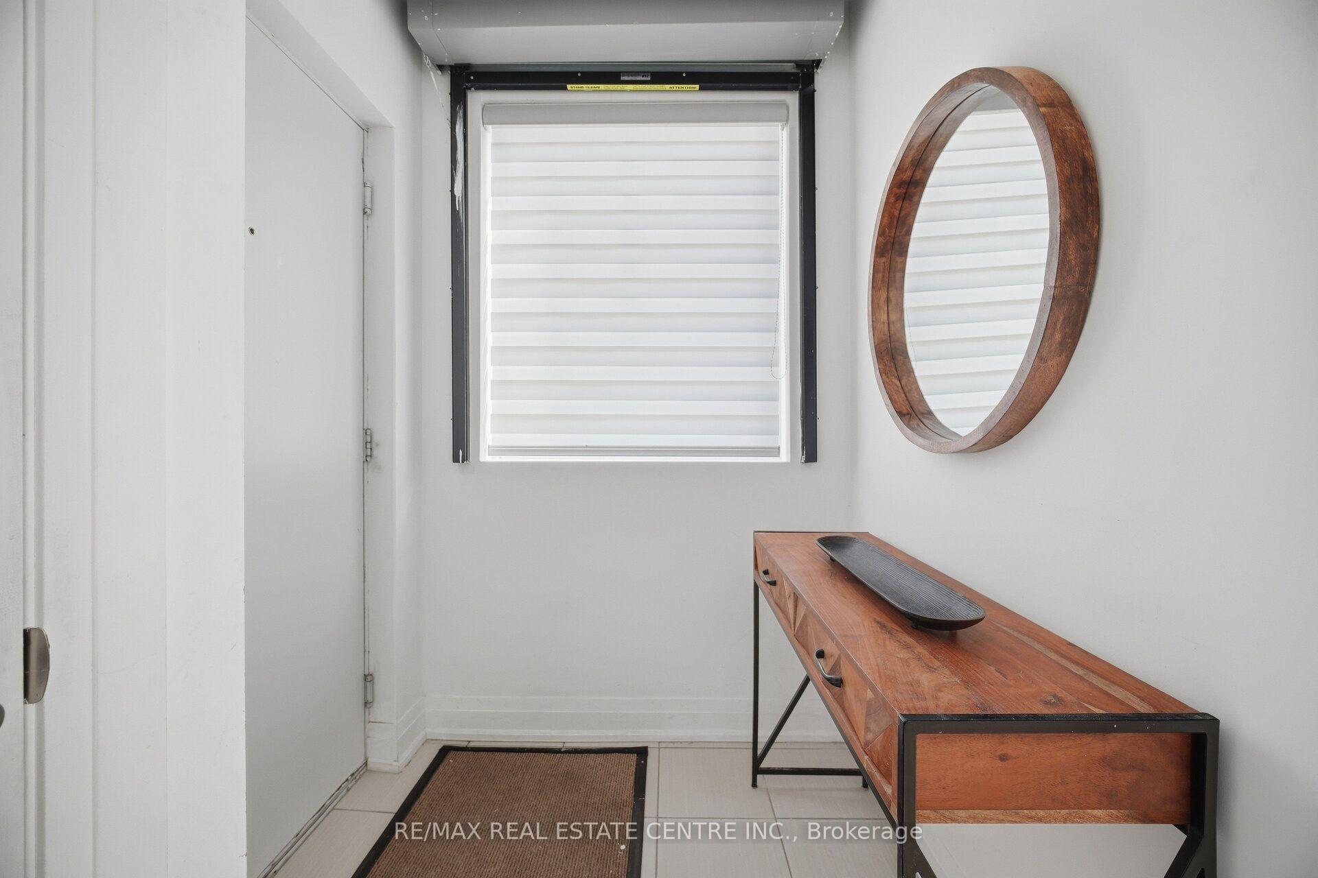 Photo 3 of Unit 1402, 5279 Highway 7, Vaughan, Vaughan Grove — HOMEH