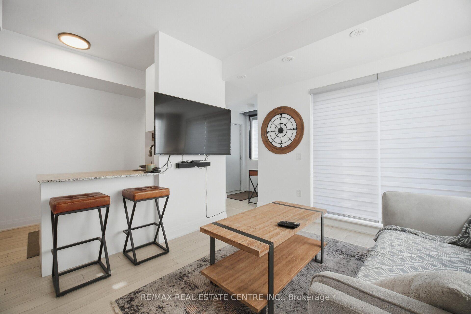 Photo 5 of Unit 1402, 5279 Highway 7, Vaughan, Vaughan Grove — HOMEH