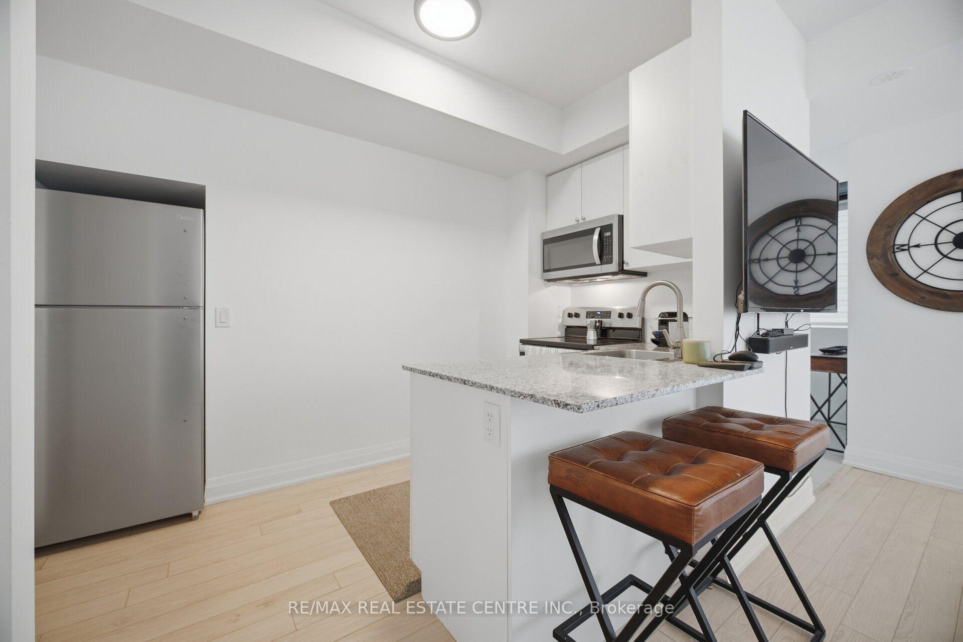 Photo 10 of Unit 1402, 5279 Highway 7, Vaughan, Vaughan Grove — HOMEH