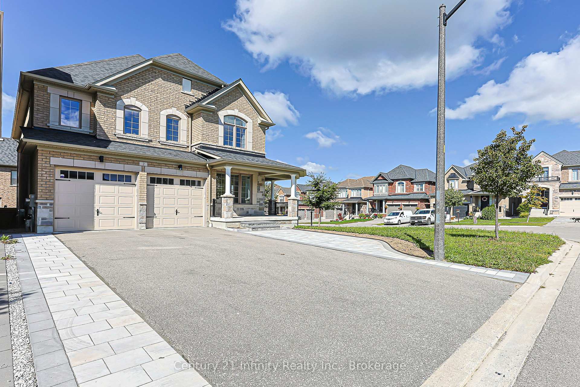 Photo 4 of 2 Gillivary Drive, Whitby, Rural Whitby — HOMEH