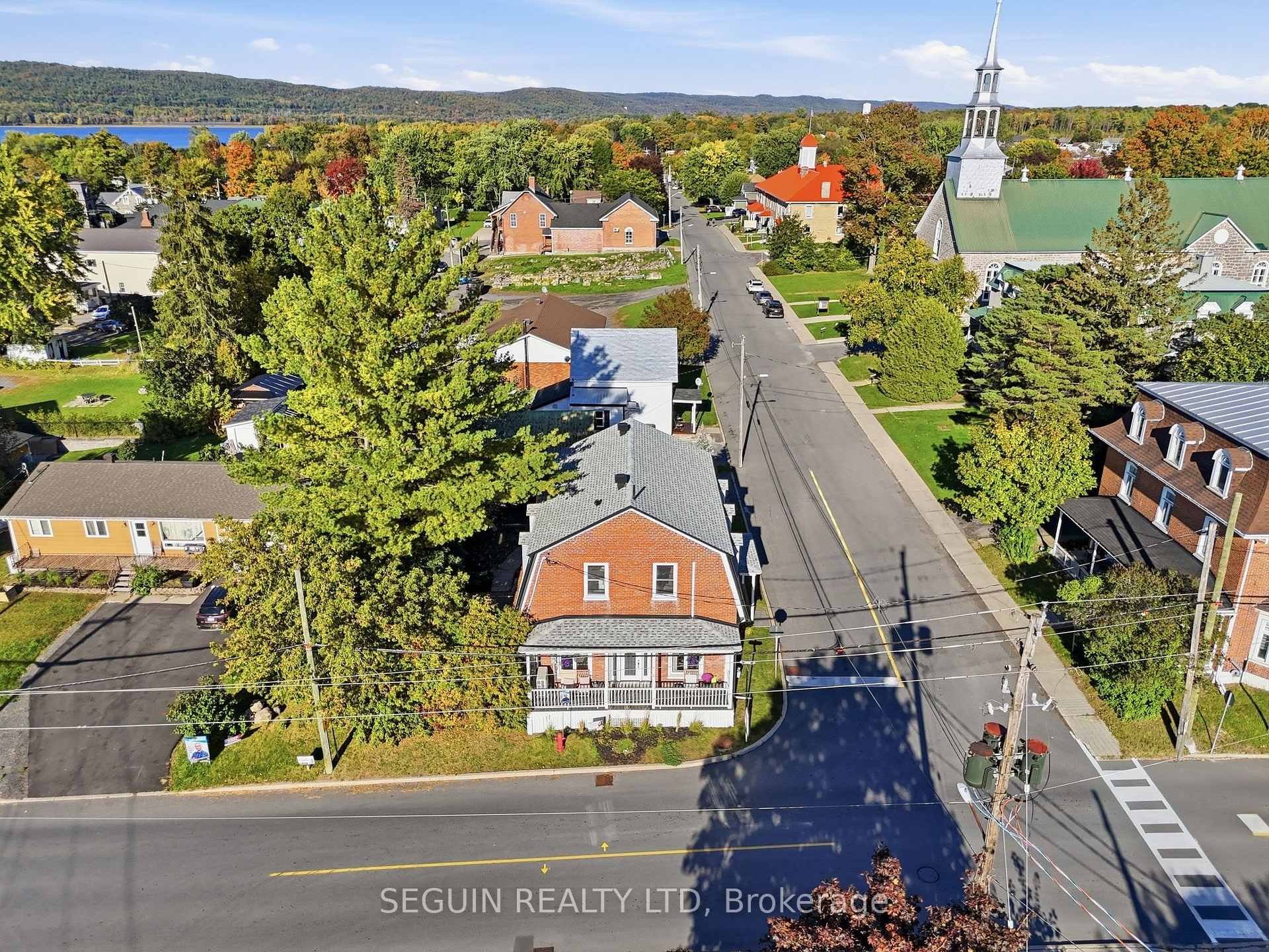 Photo 33 of 31 John Street, Champlain, L'Orignal — HOMEH