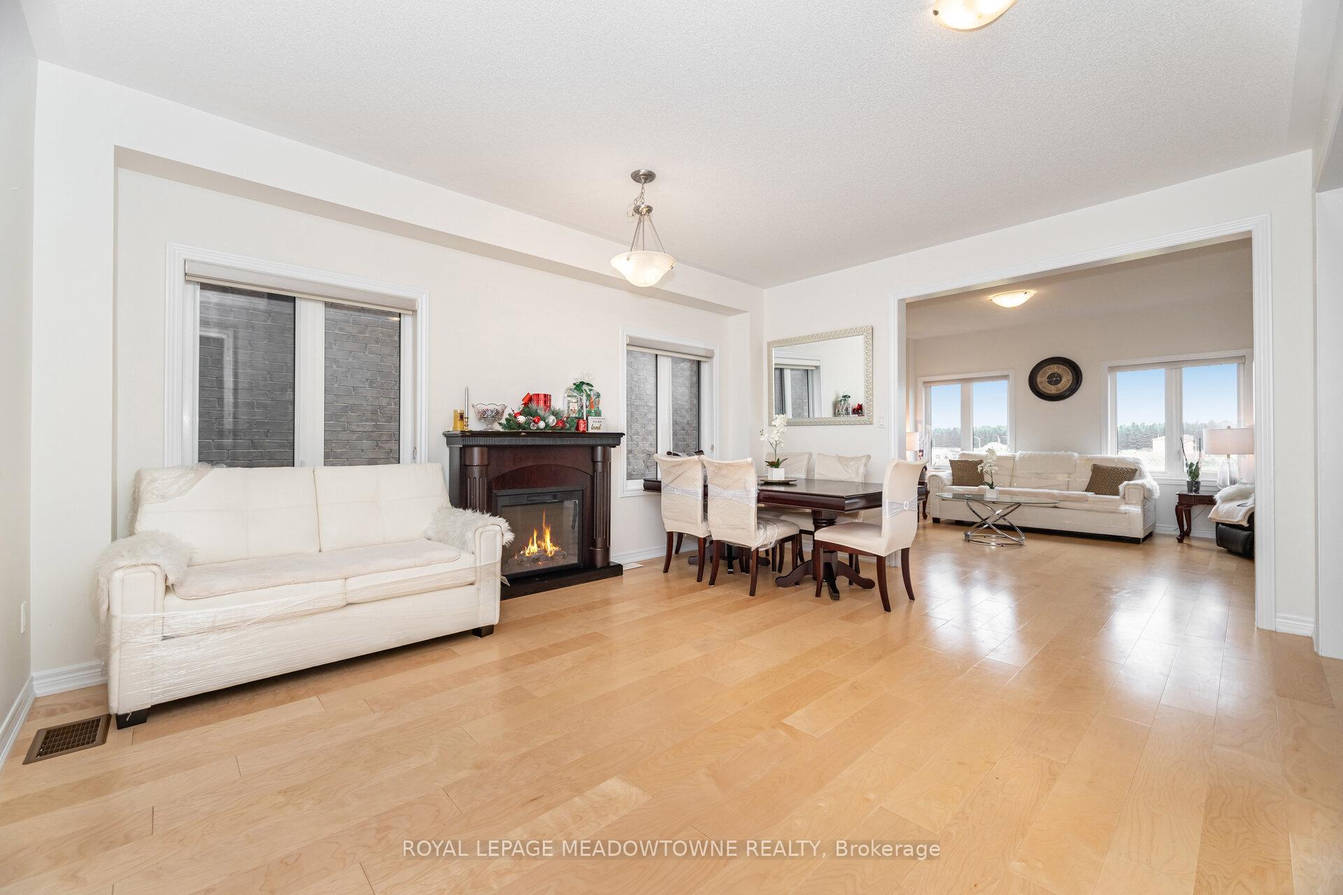 Photo 2 of 301 Ridley Crescent, Southgate — HOMEH